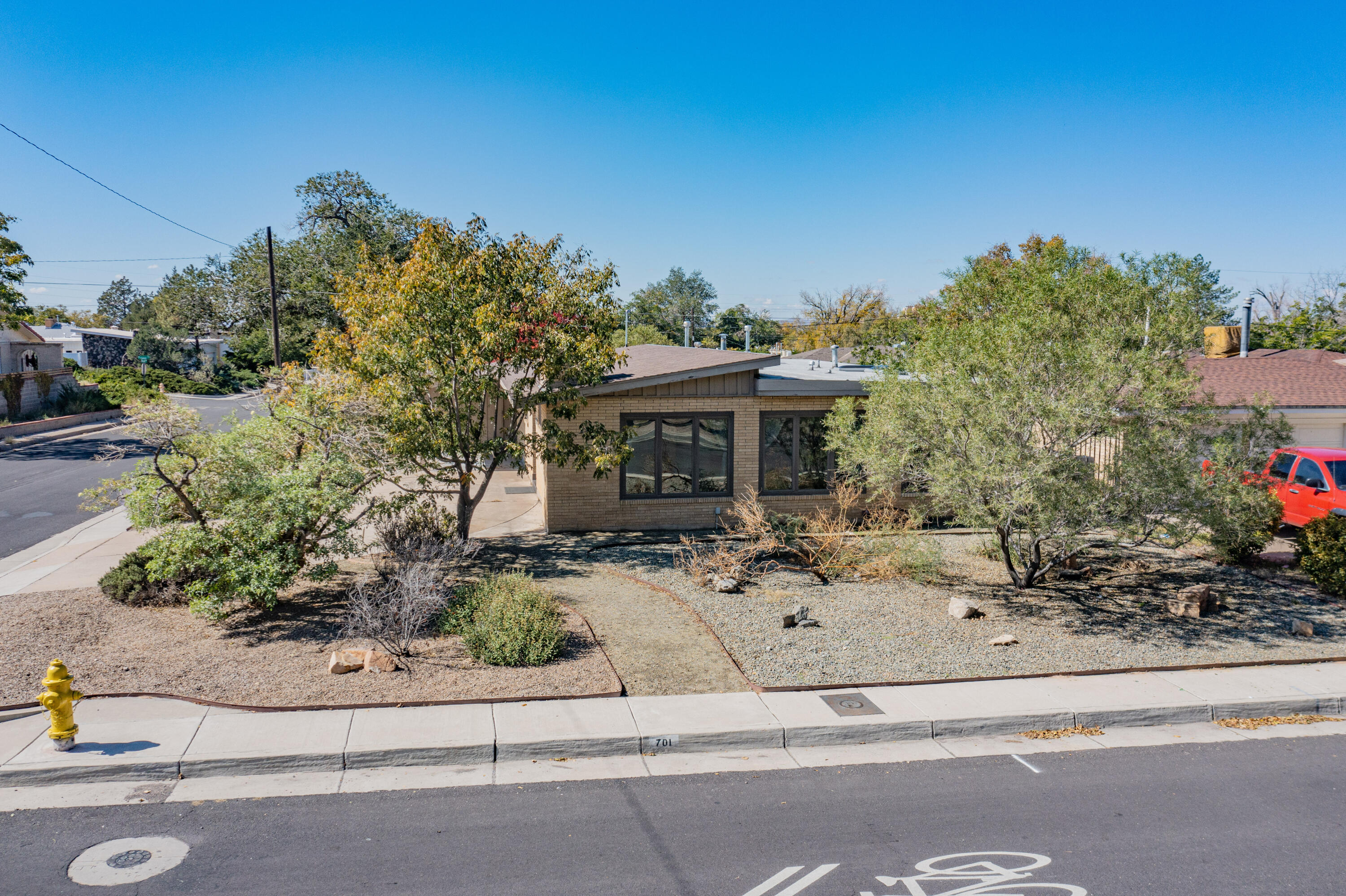 701 Alvarado Drive NE