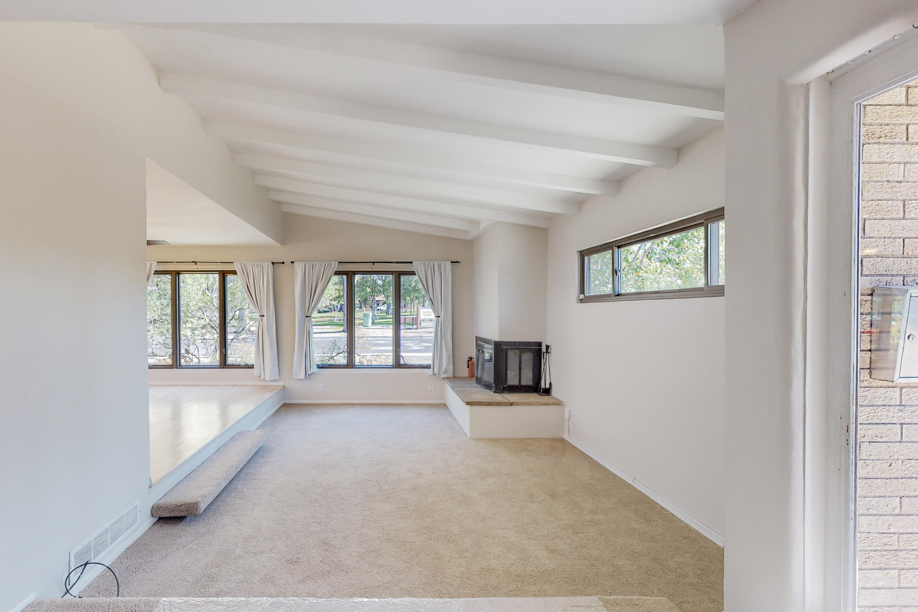 701 Alvarado Drive NE