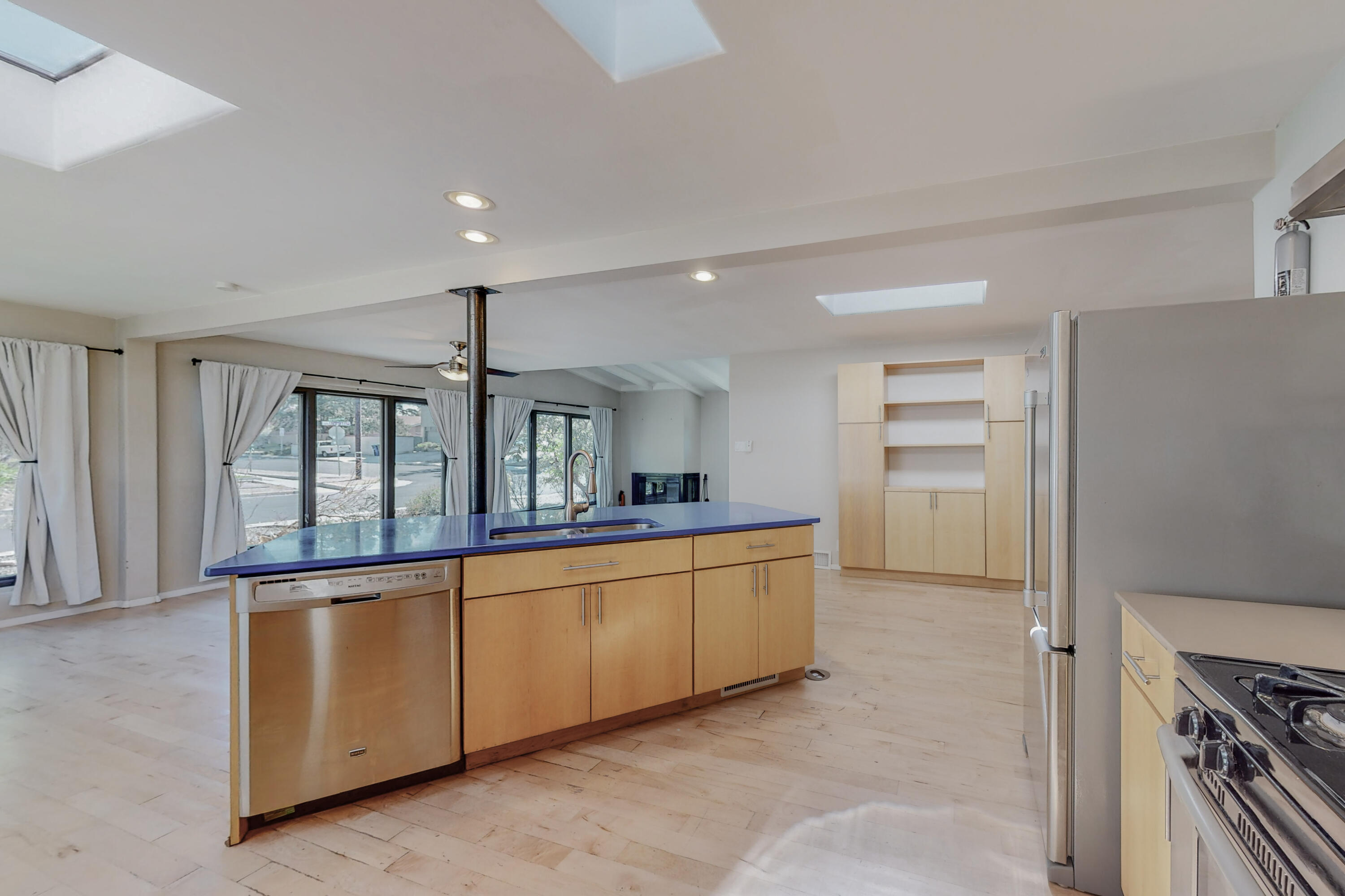 701 Alvarado Drive NE
