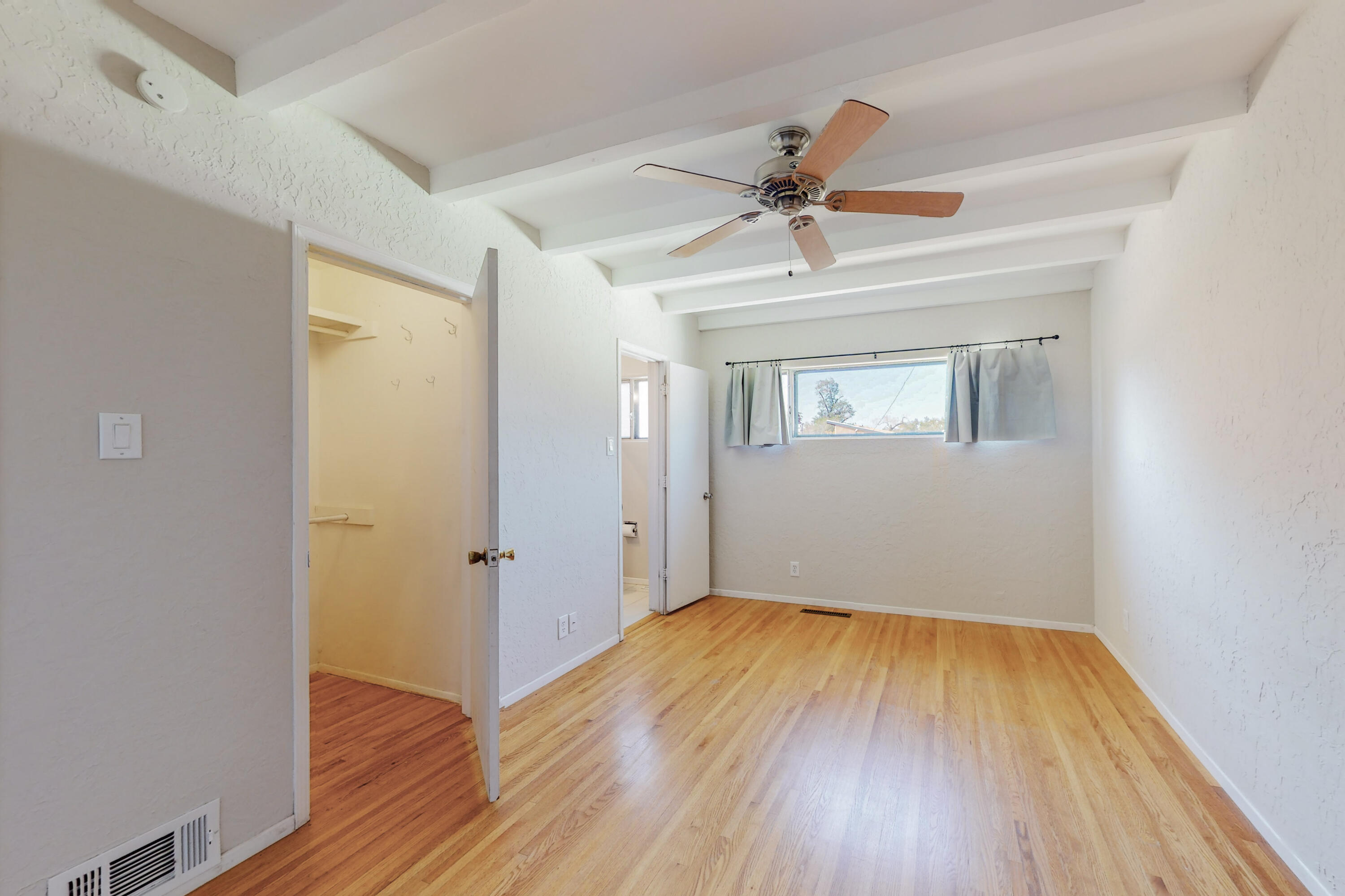 701 Alvarado Drive NE