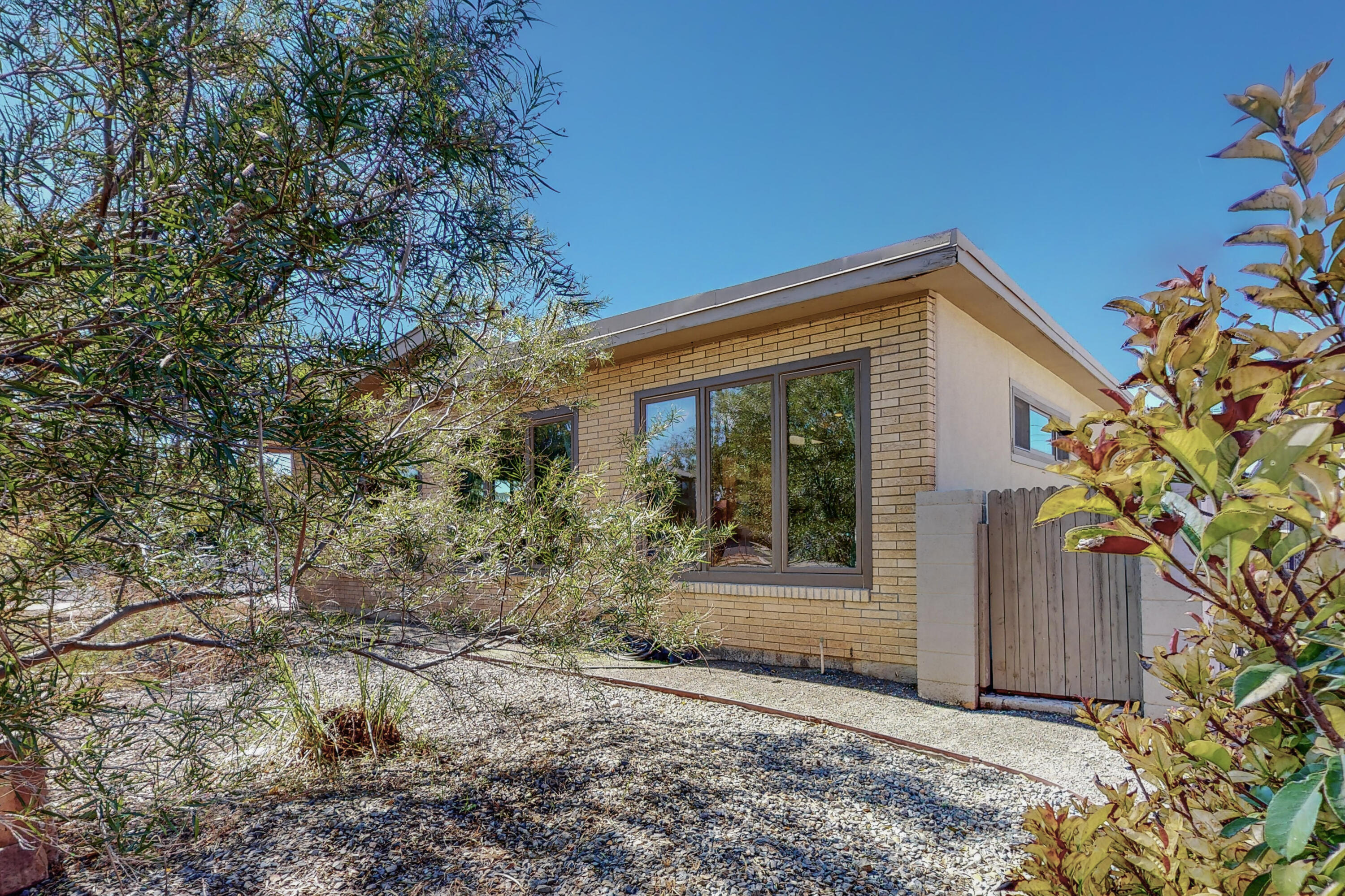 701 Alvarado Drive NE