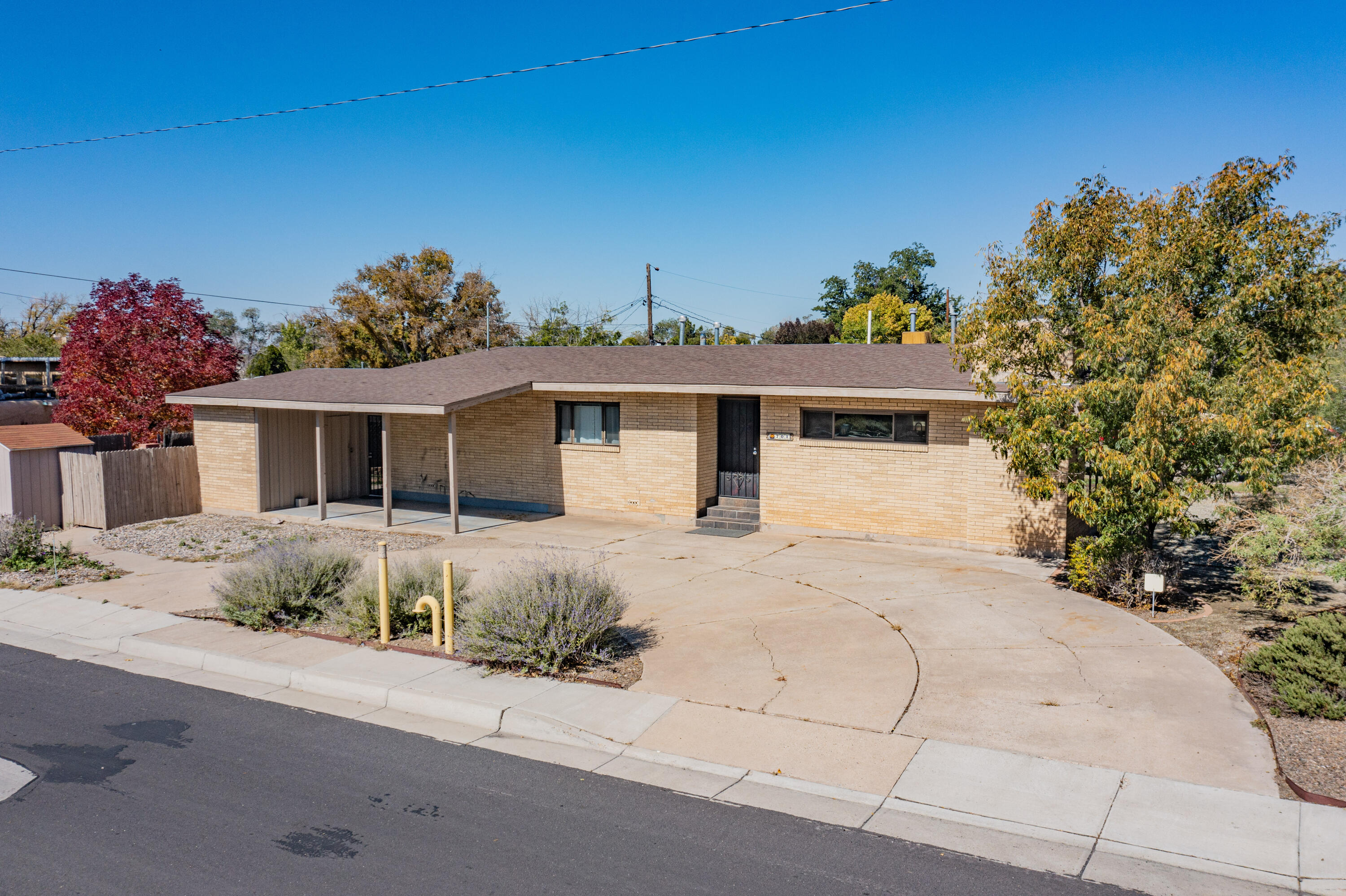 701 Alvarado Drive NE