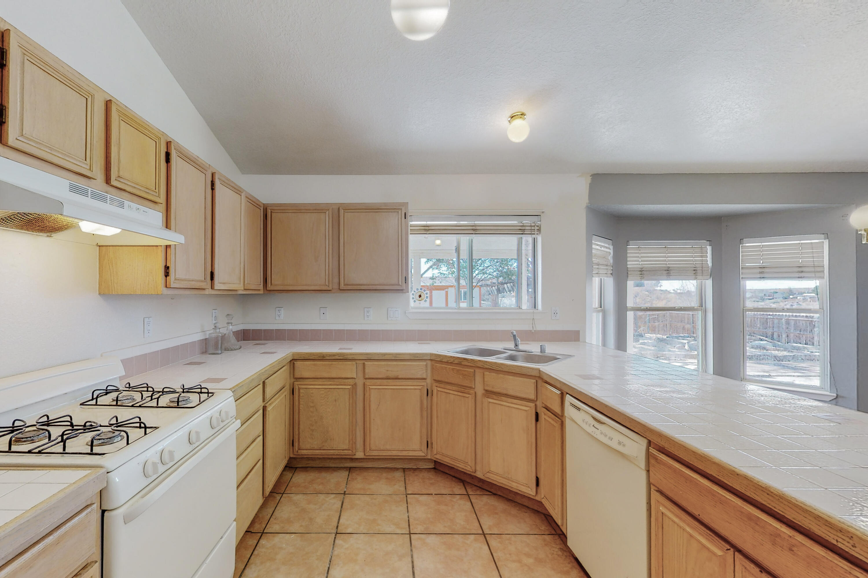 12 CEDAR Avenue