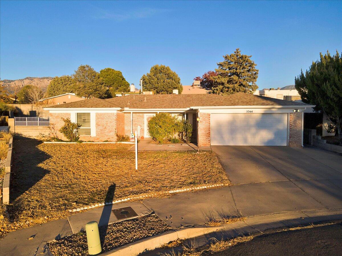 5344 VERONICA Drive NE
