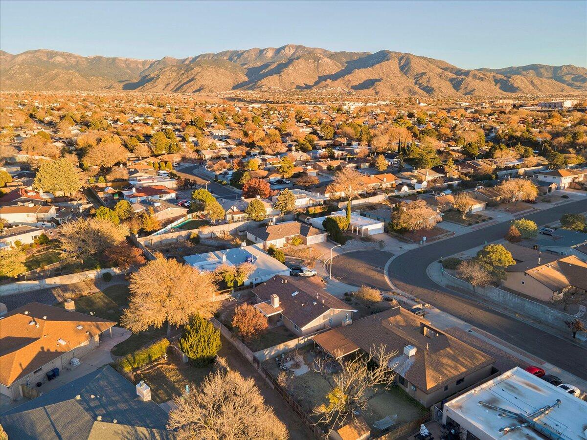 5344 VERONICA Drive NE