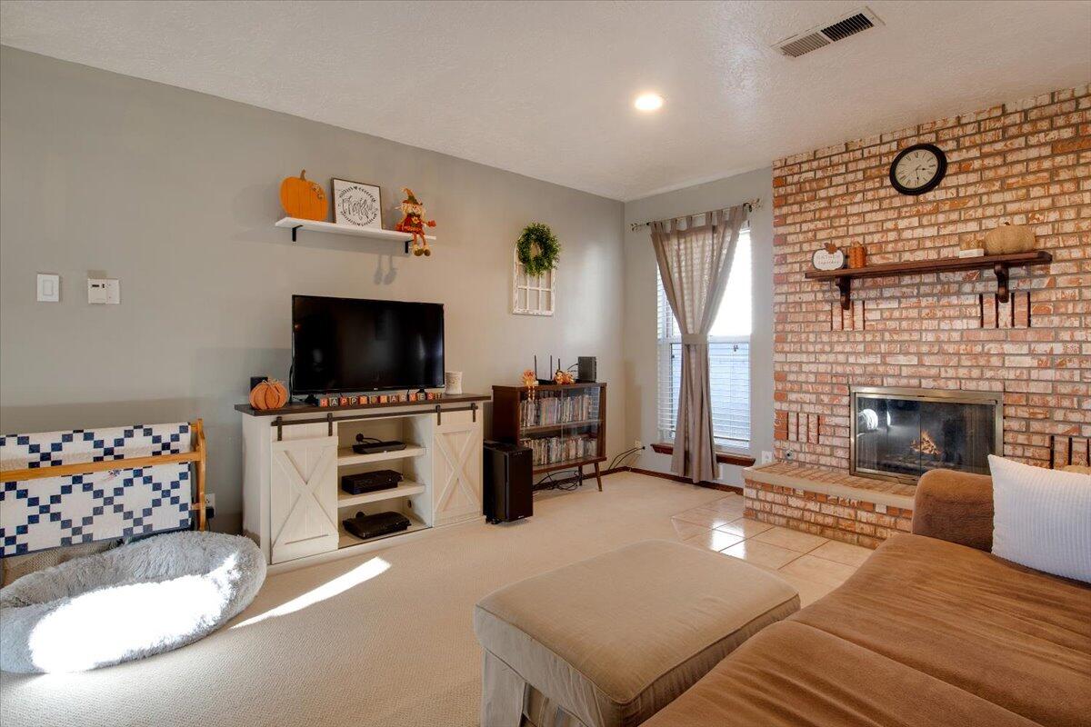 5344 VERONICA Drive NE