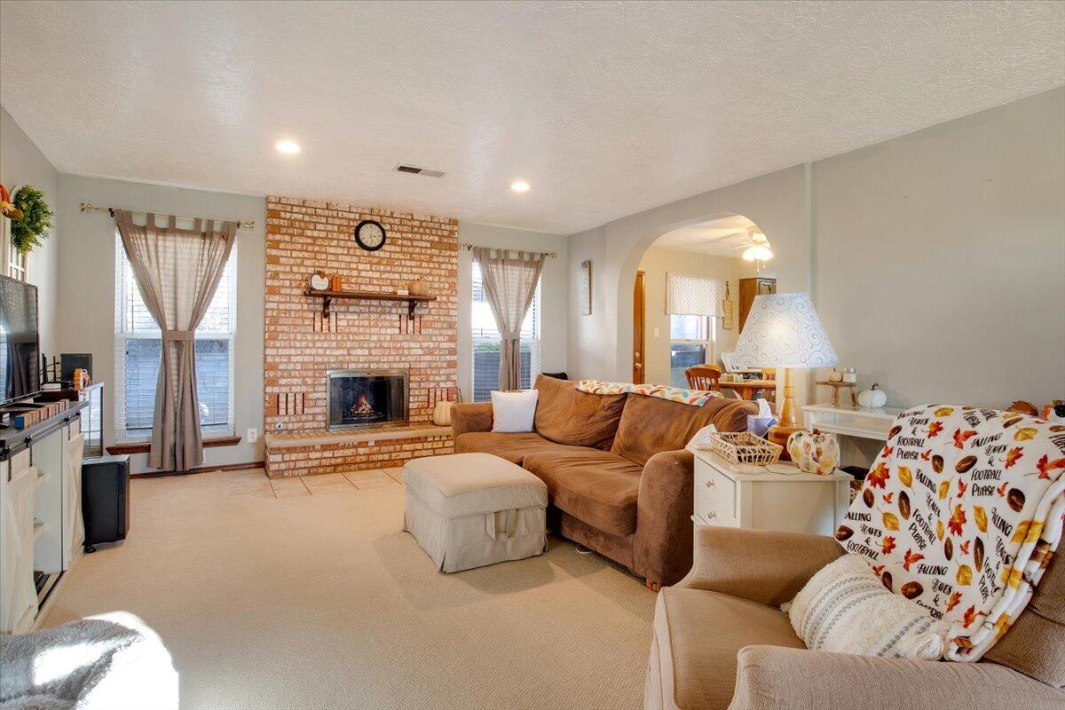 5344 VERONICA Drive NE