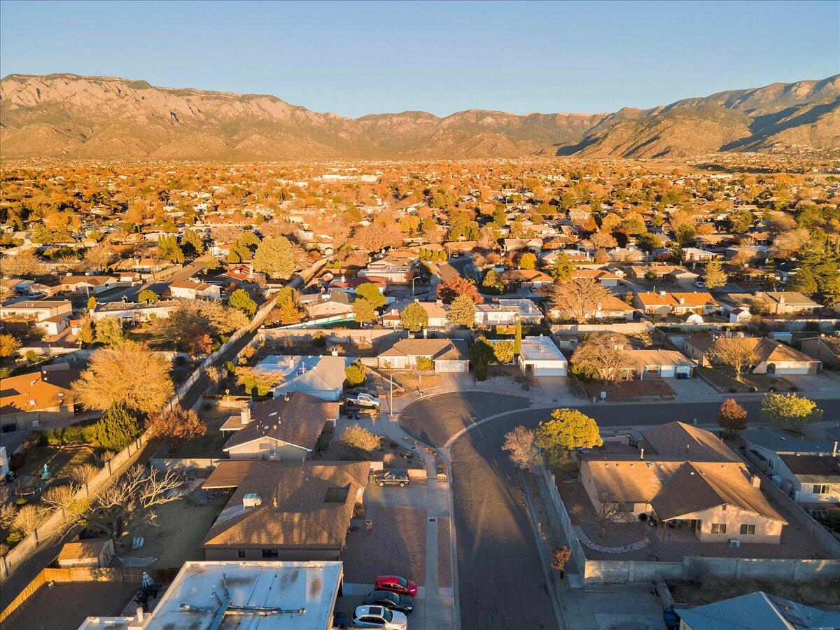 5344 VERONICA Drive NE