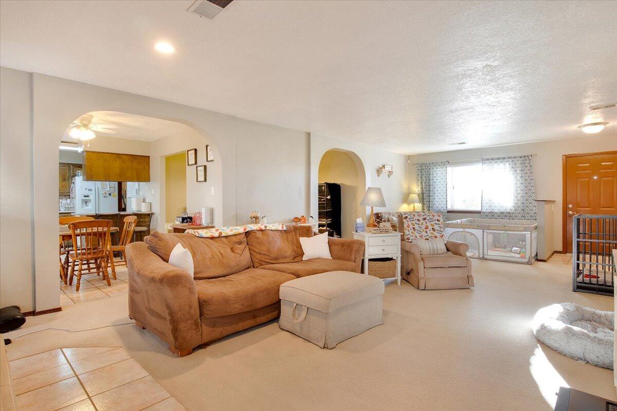 5344 VERONICA Drive NE