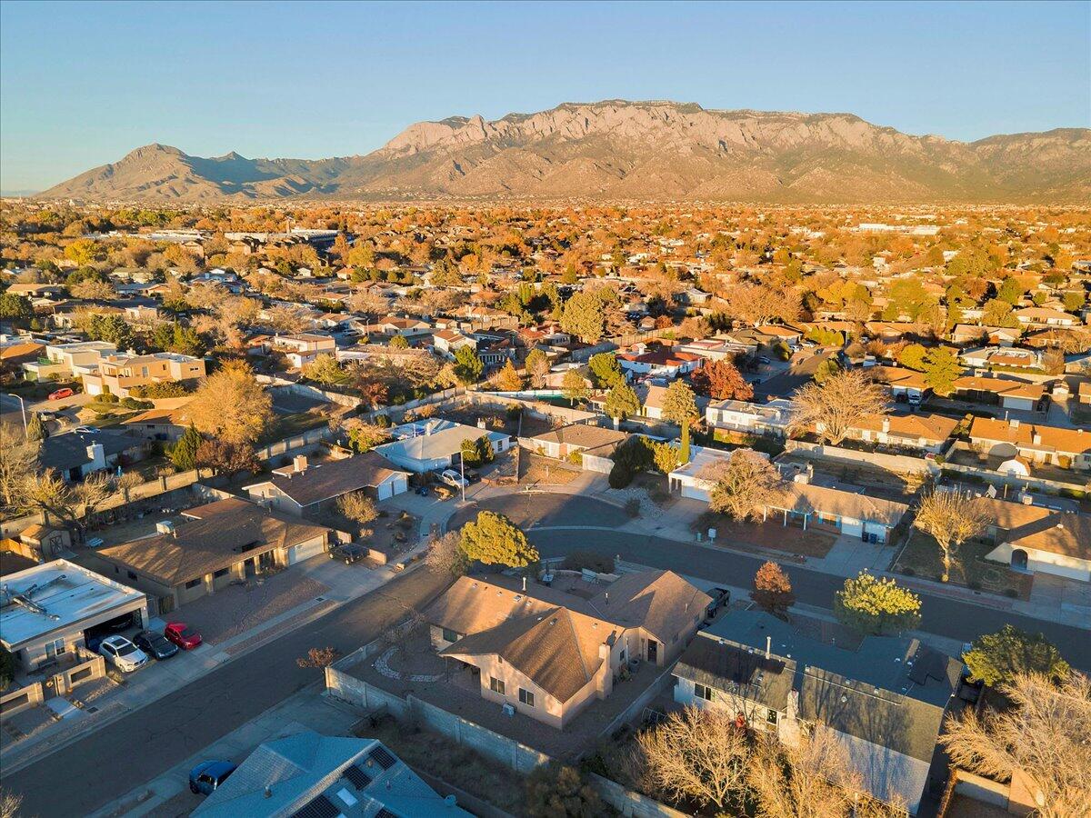 5344 VERONICA Drive NE