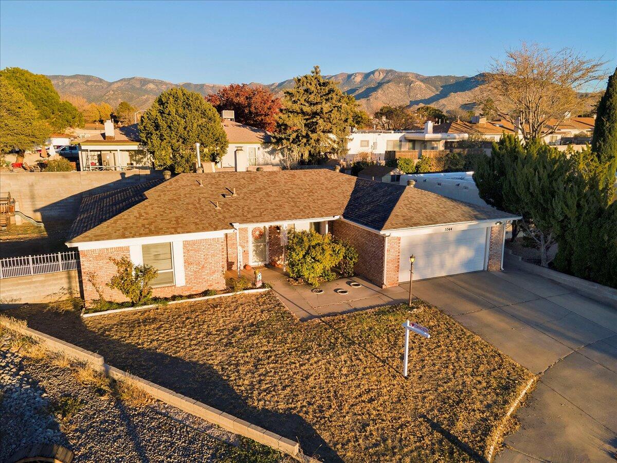 5344 VERONICA Drive NE