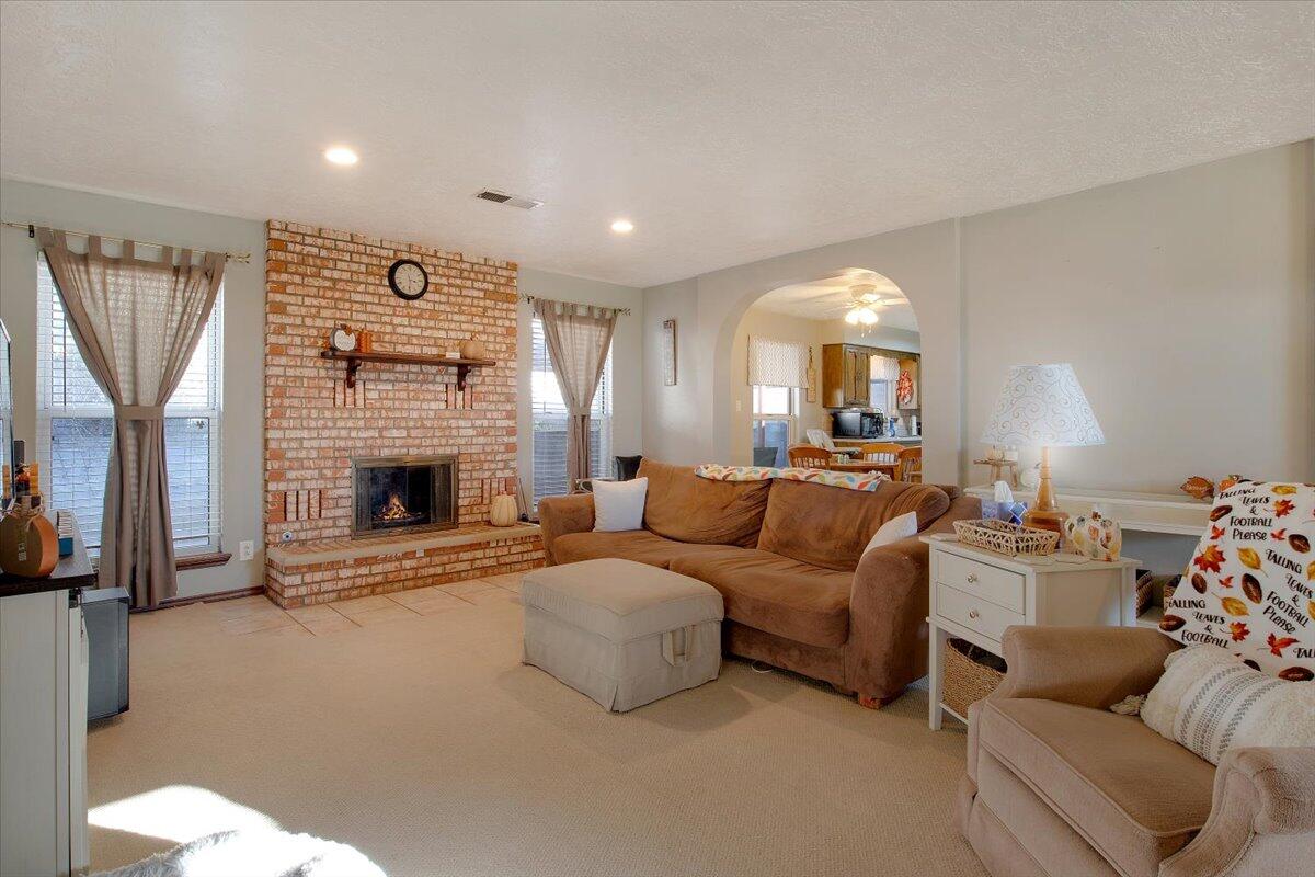 5344 VERONICA Drive NE