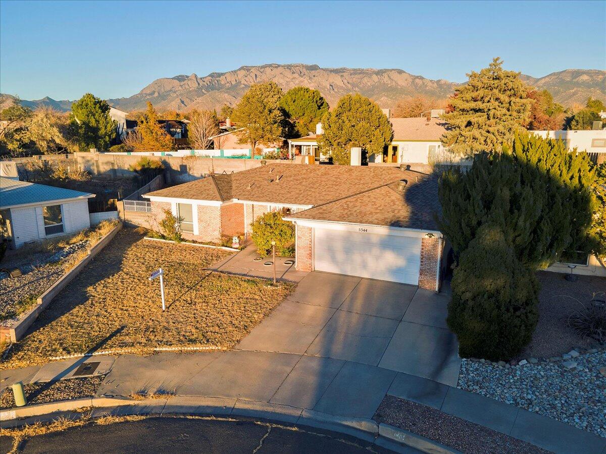 5344 VERONICA Drive NE