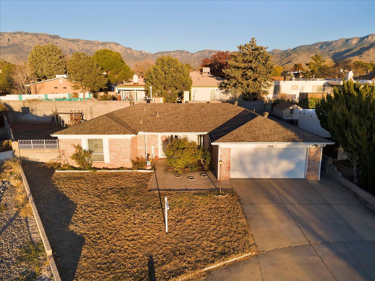 5344 VERONICA Drive NE