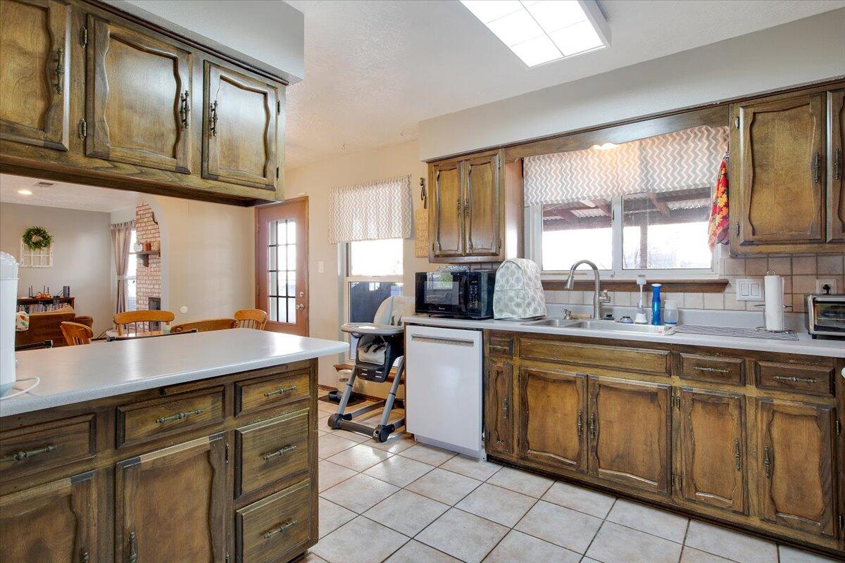 5344 VERONICA Drive NE