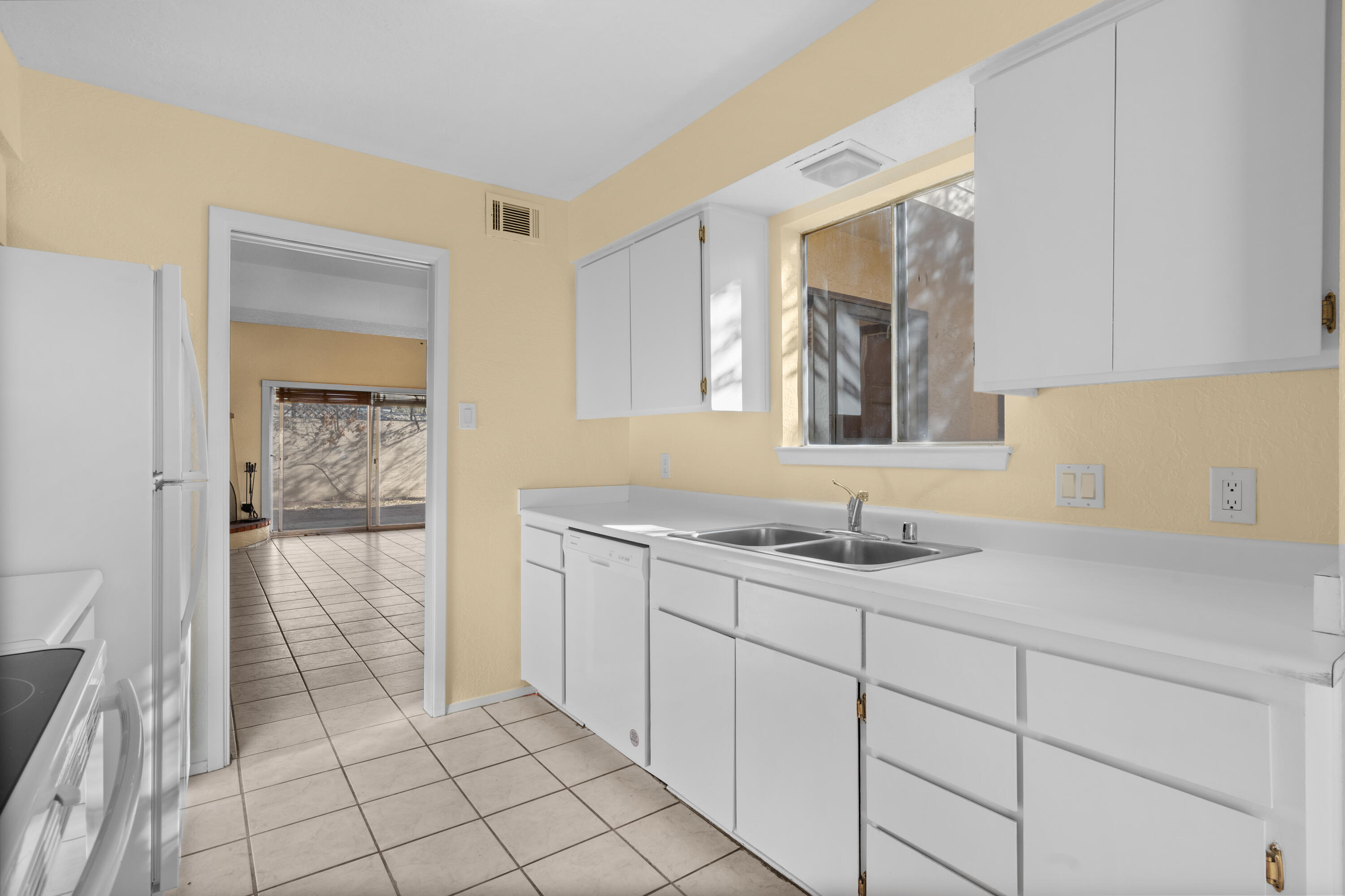 14 Casa Hermosa Drive NE