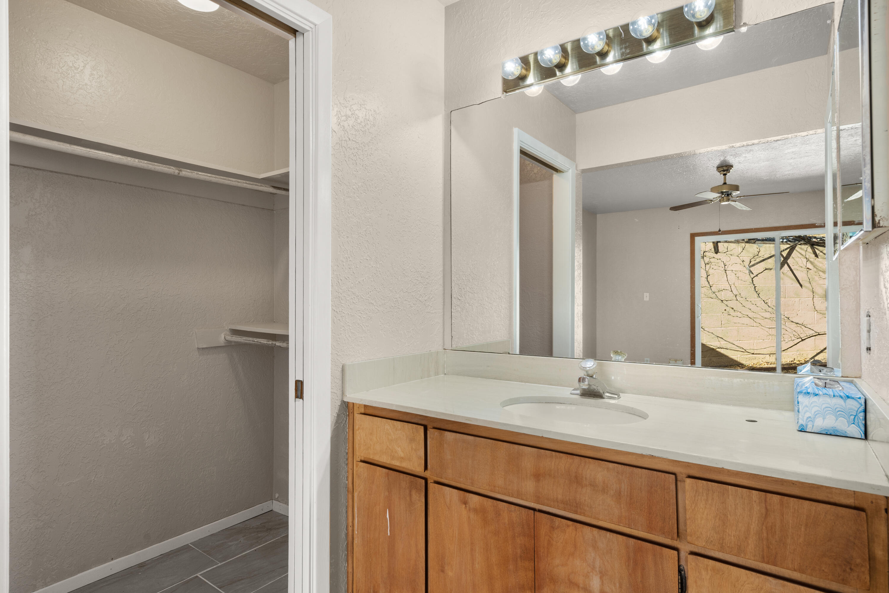 14 Casa Hermosa Drive NE