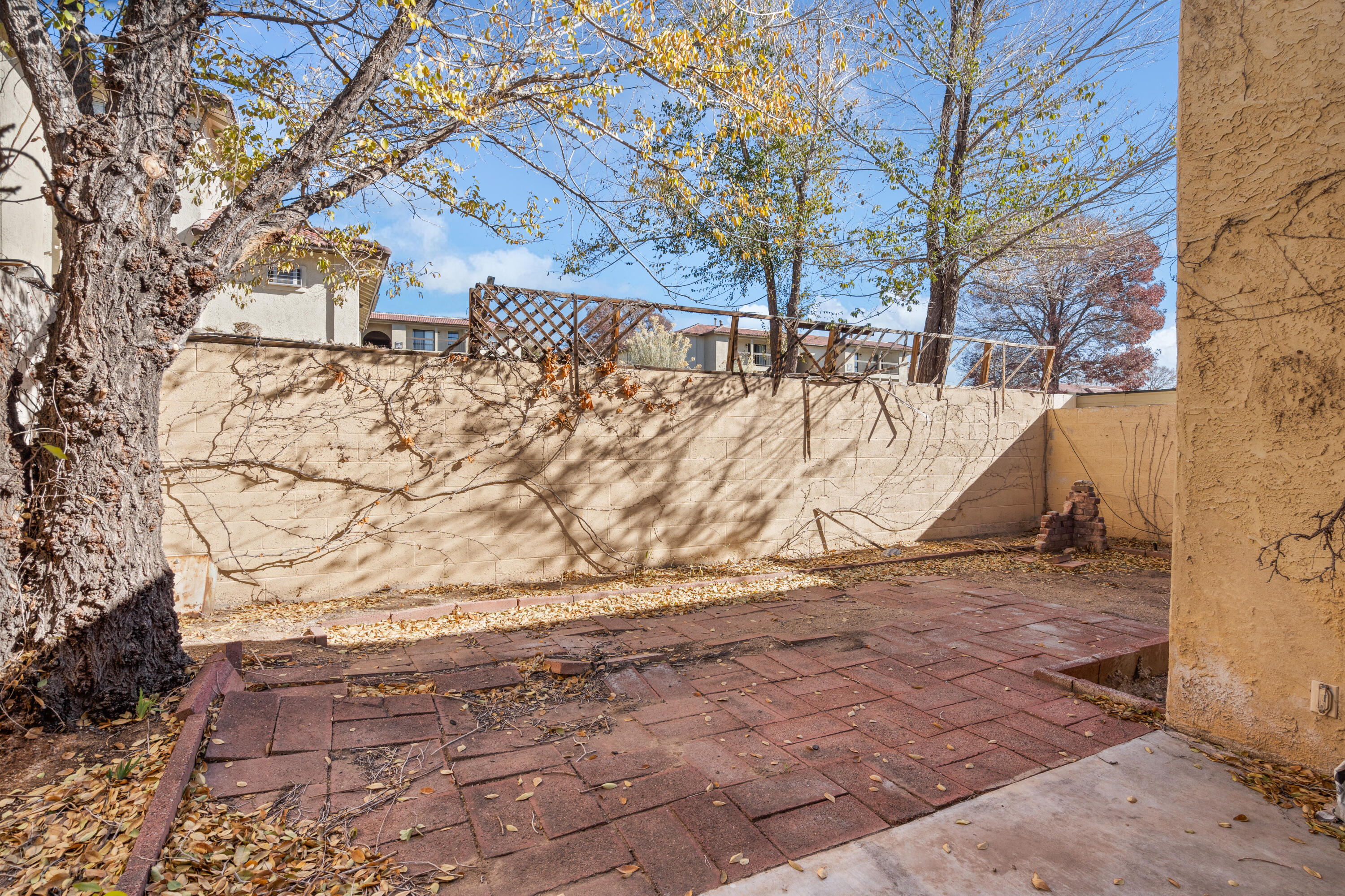 14 Casa Hermosa Drive NE