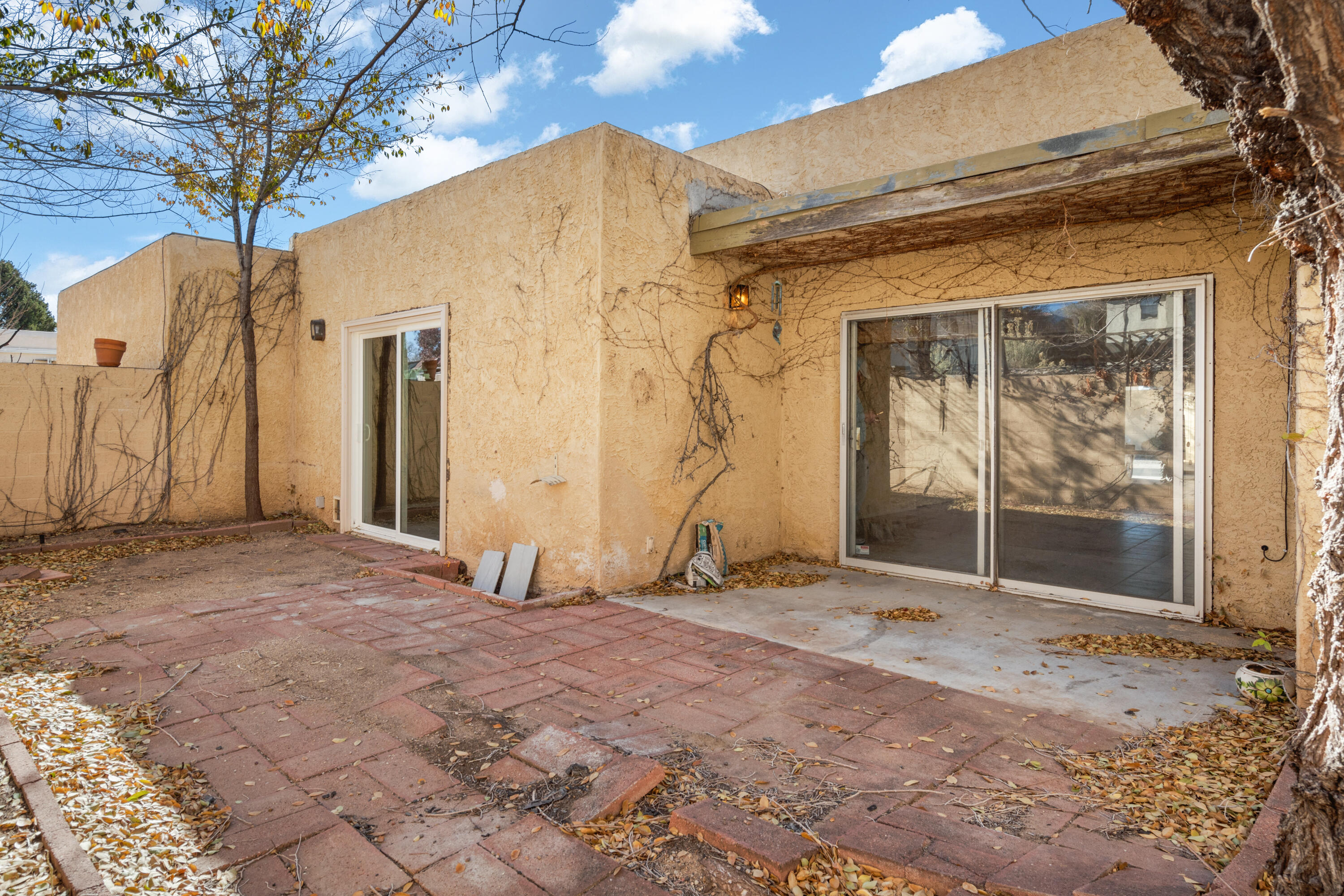 14 Casa Hermosa Drive NE