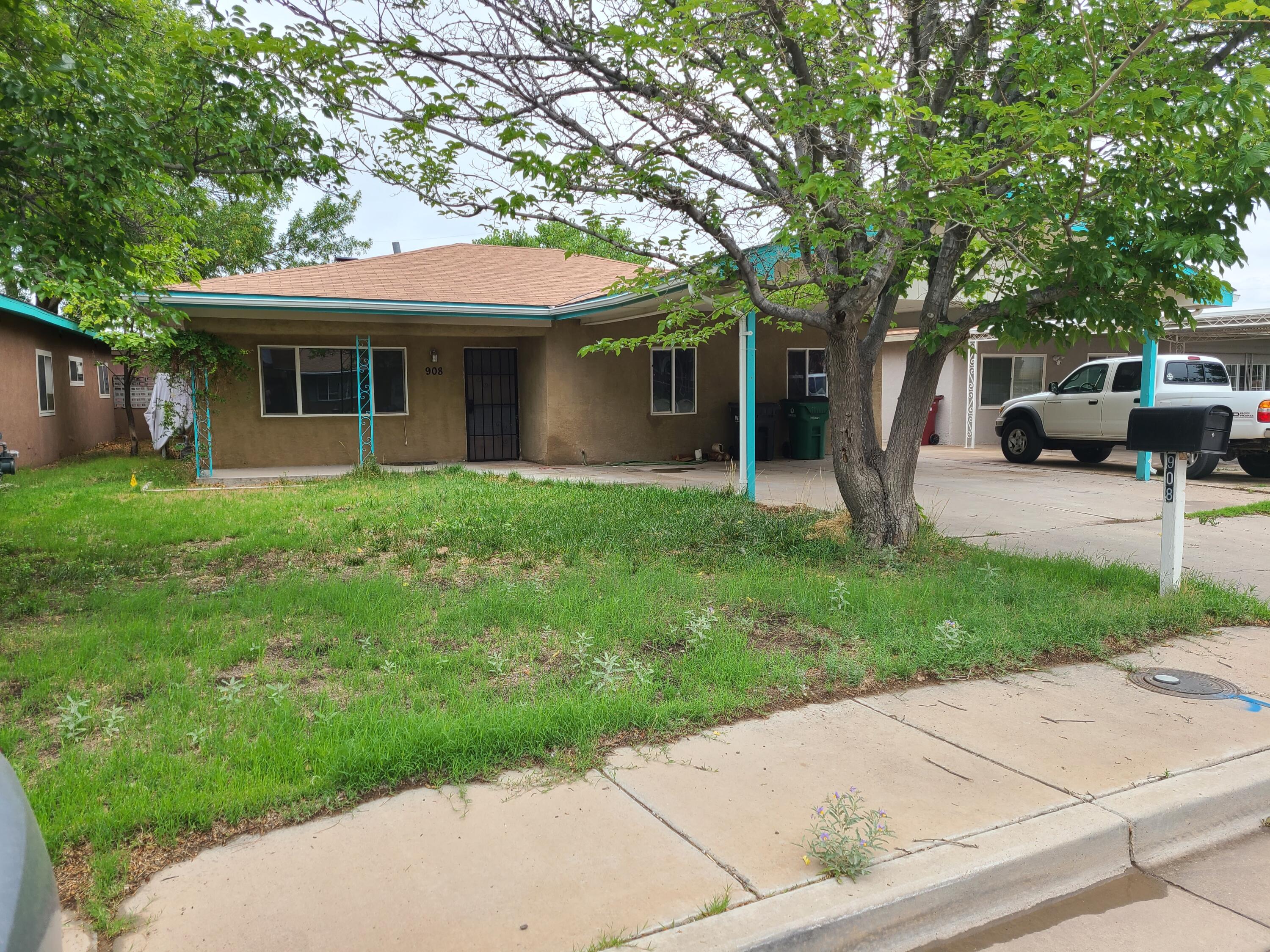 908 W CHAVEZ Avenue