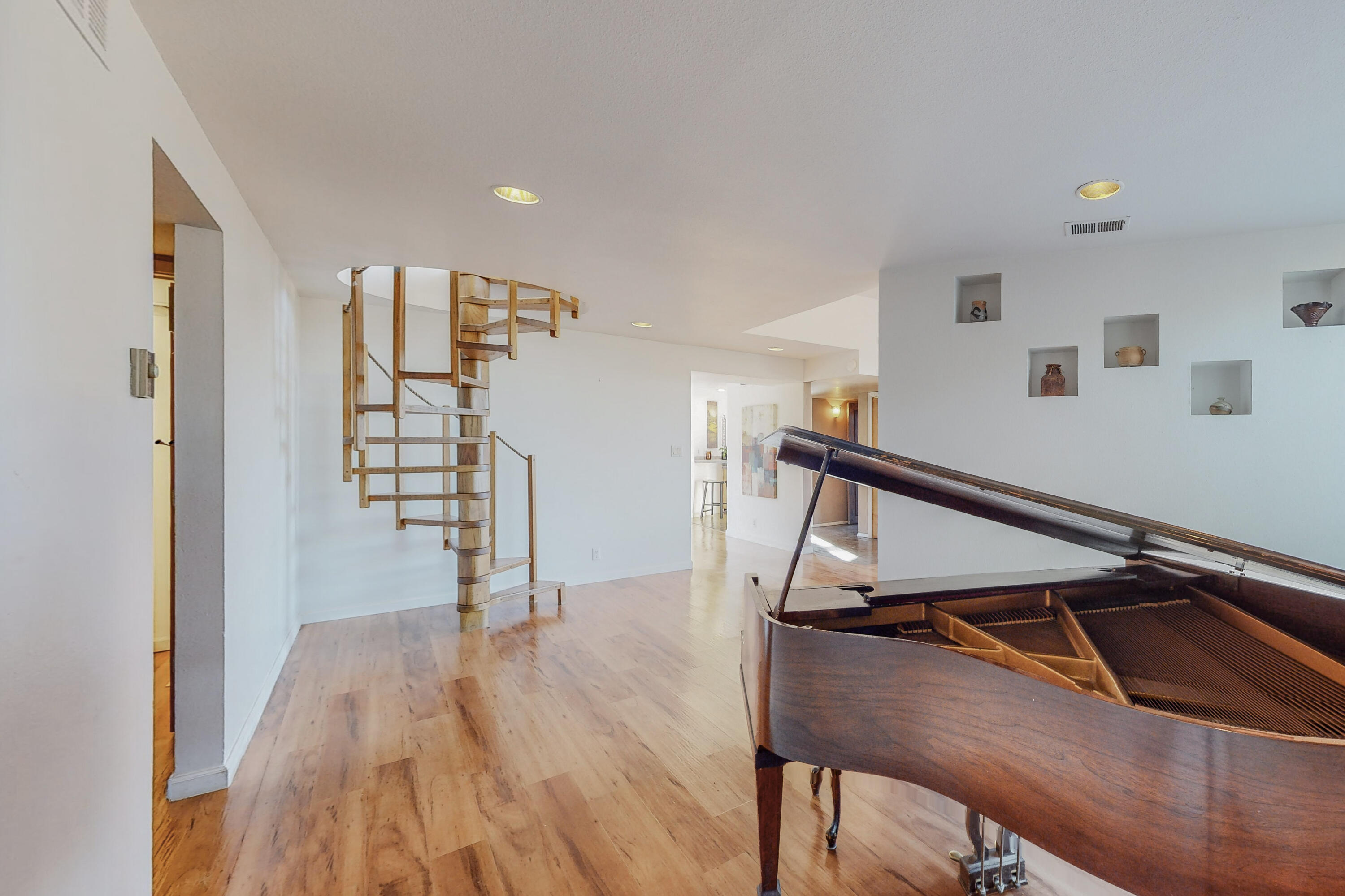 616 CEDAR HILL Road NE