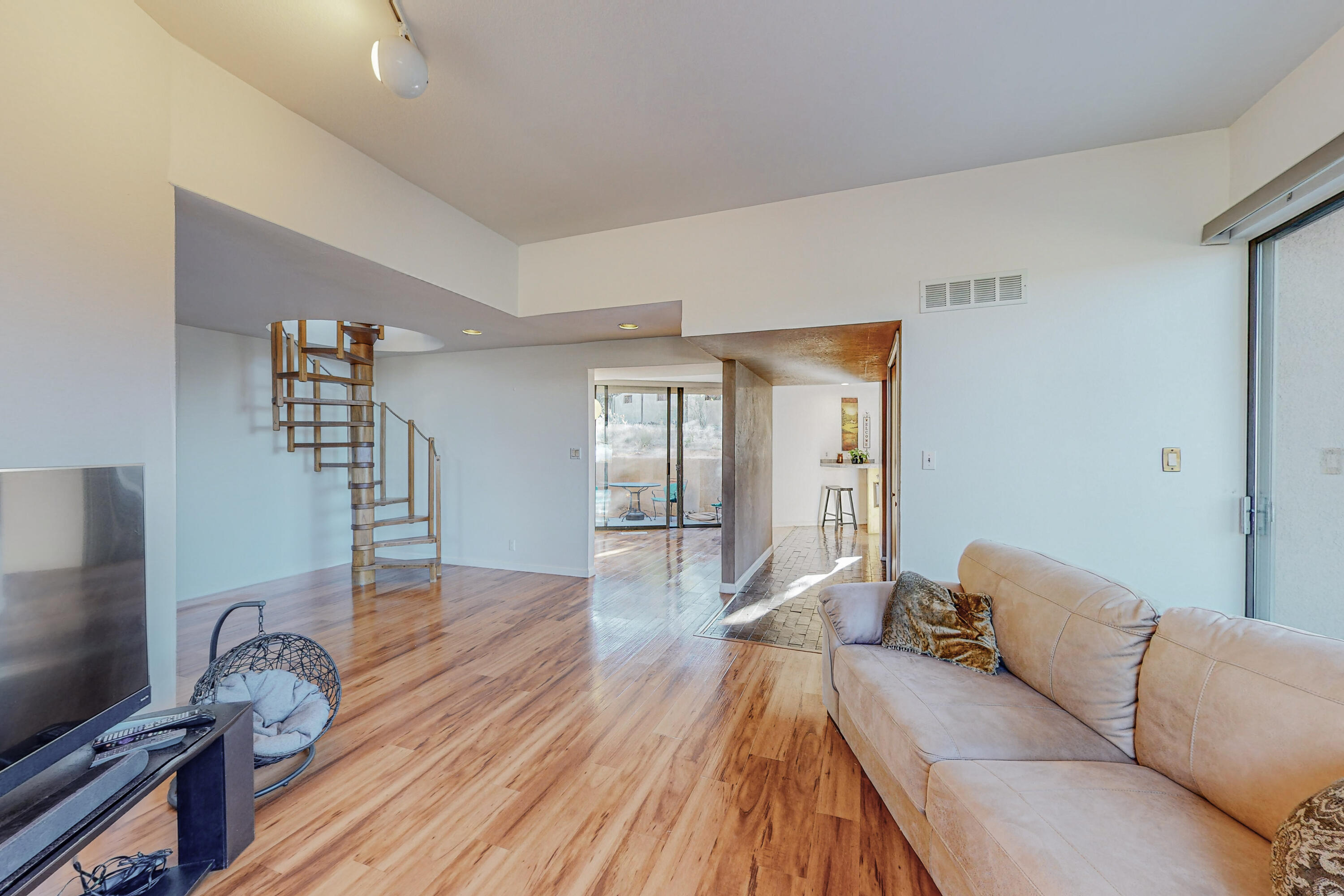 616 CEDAR HILL Road NE