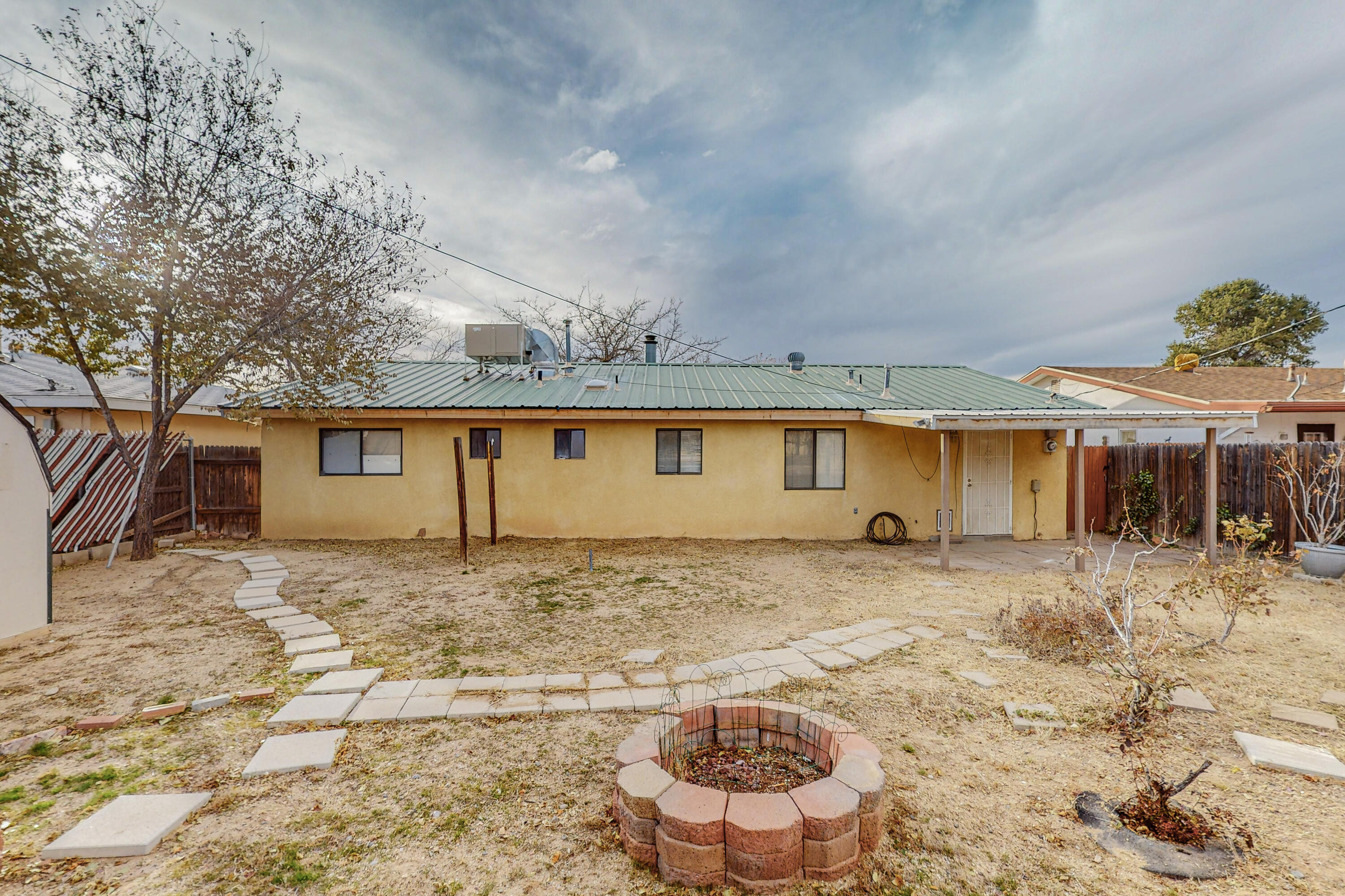 4720 JENNIFER Drive NE