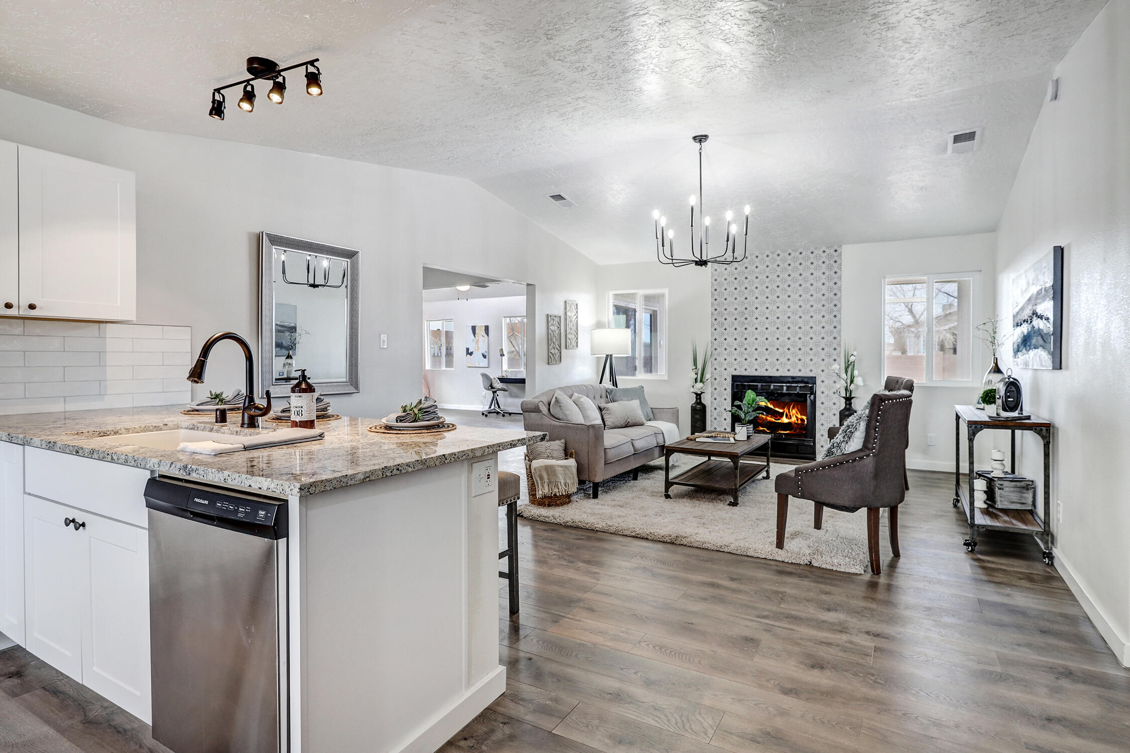502 APACHE Loop SW