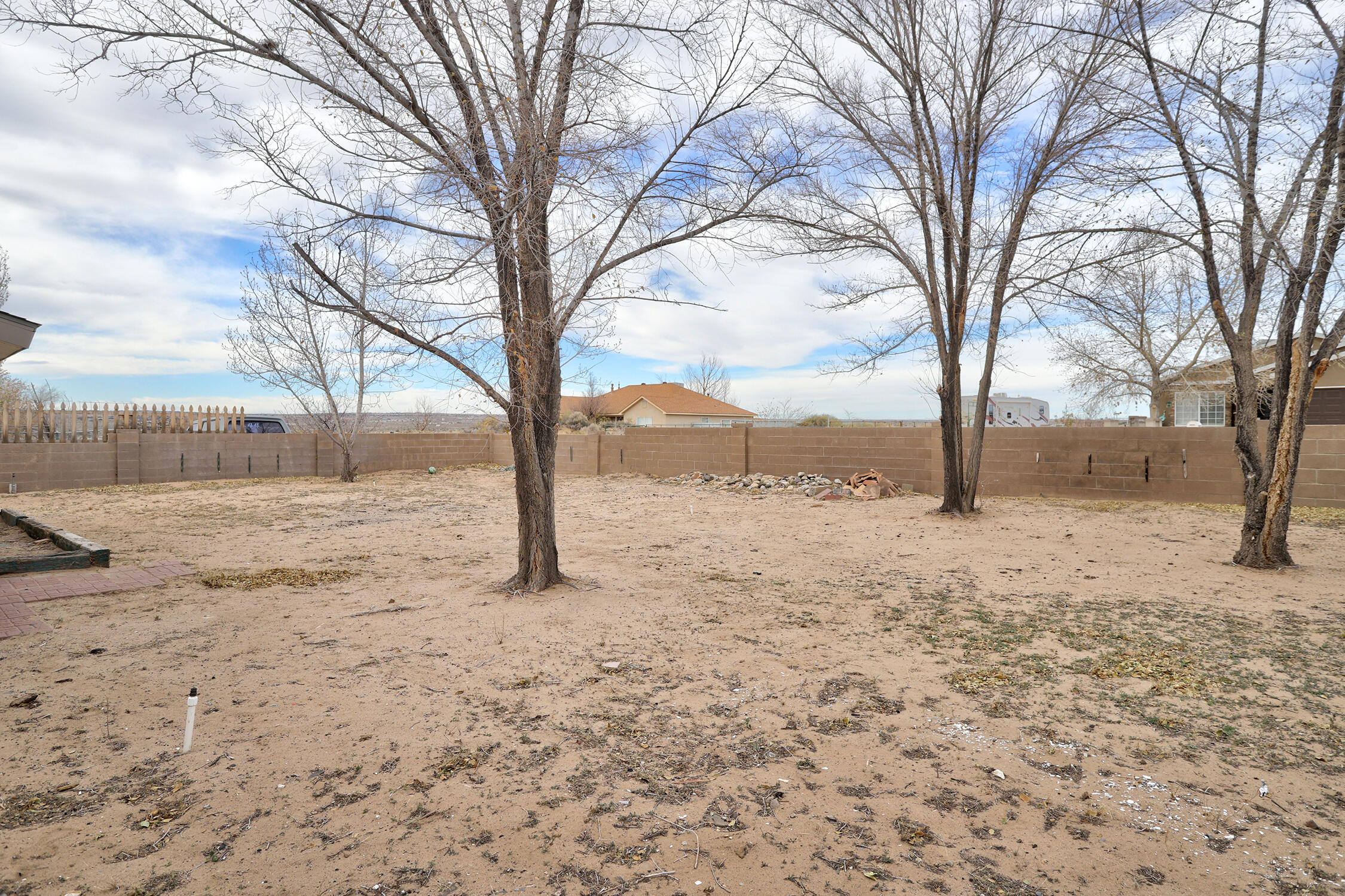 502 APACHE Loop SW