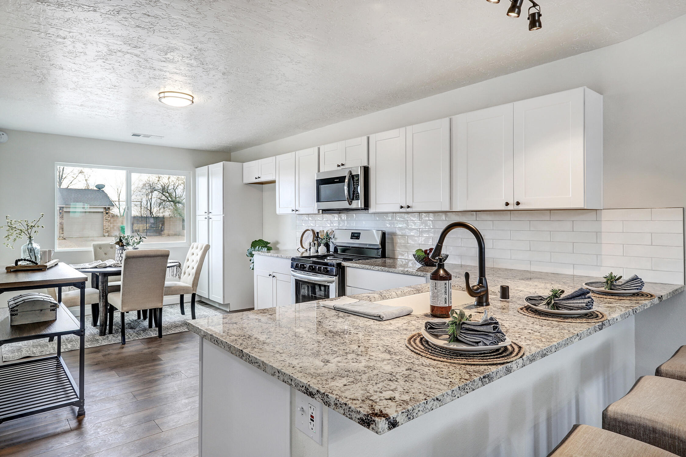 502 APACHE Loop SW