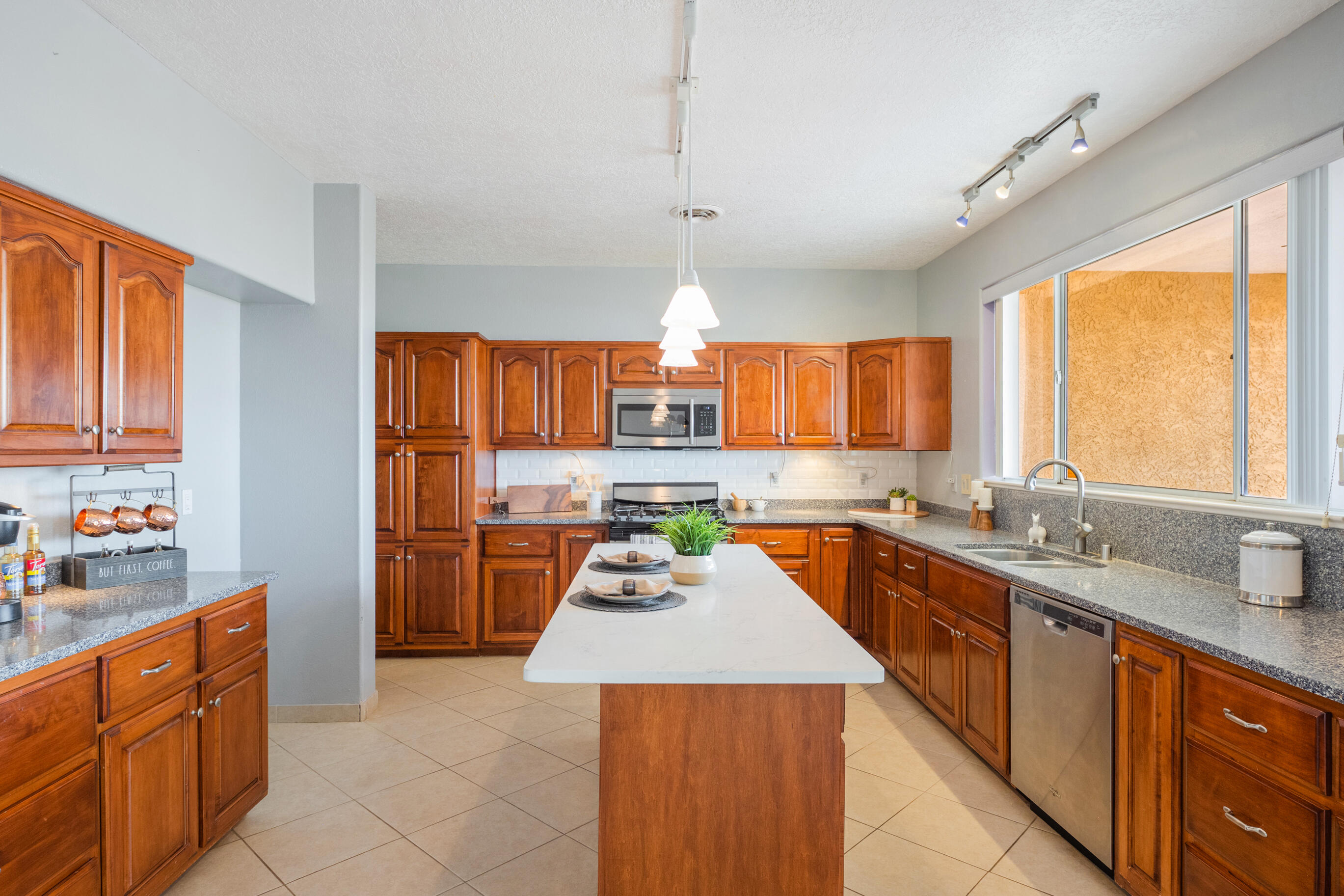 1170 CRESTVIEW Drive