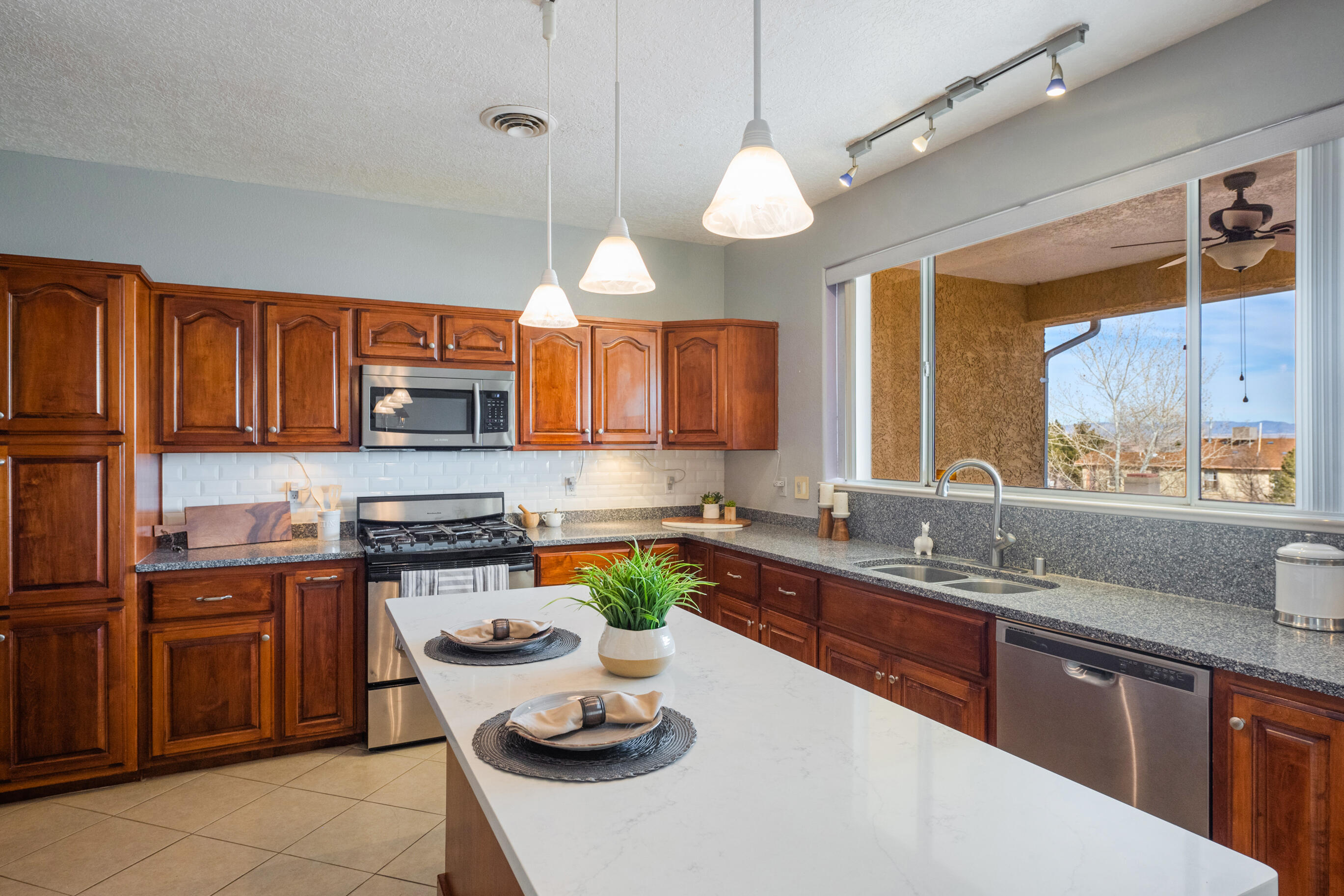 1170 CRESTVIEW Drive