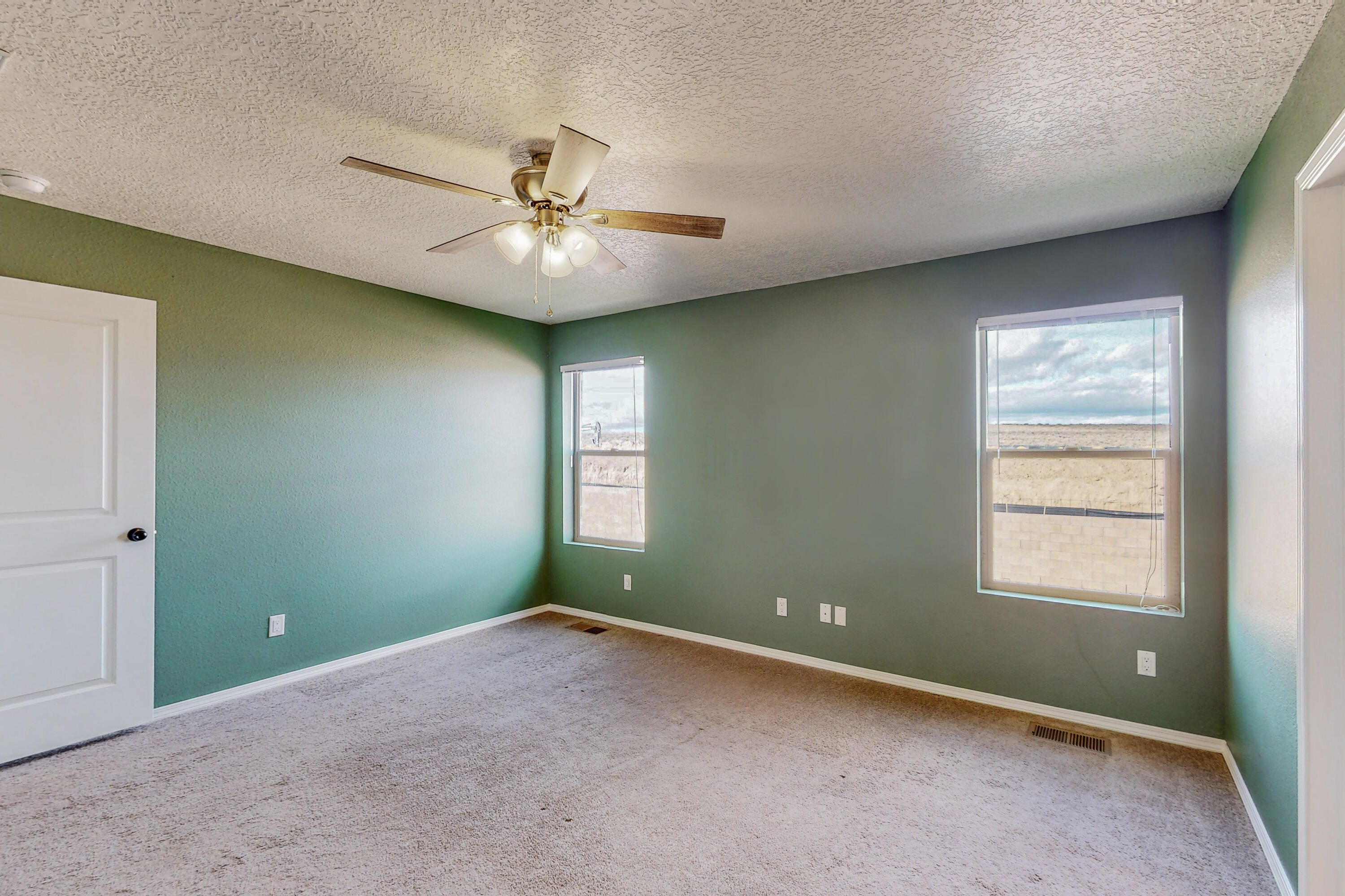 2749 WILDER Loop NE