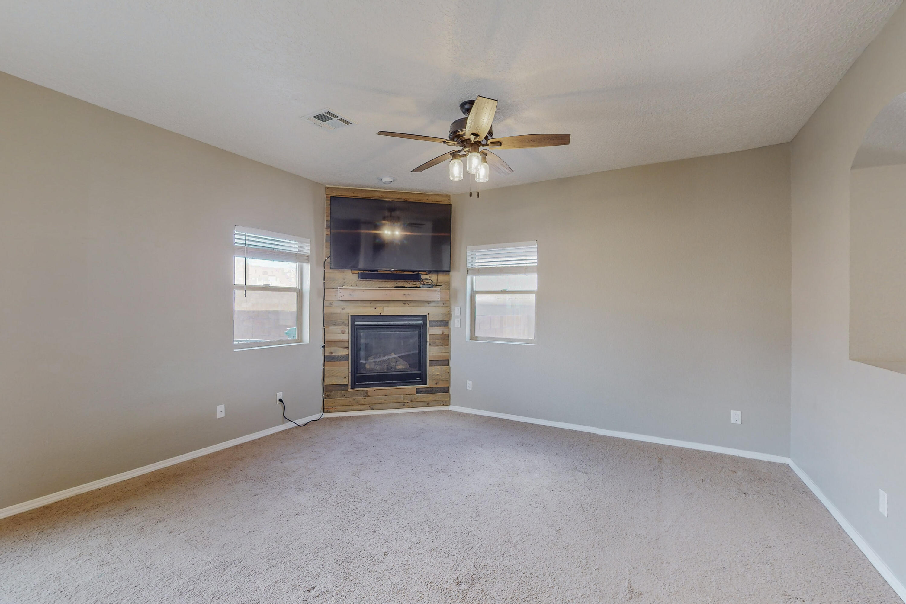 2749 WILDER Loop NE