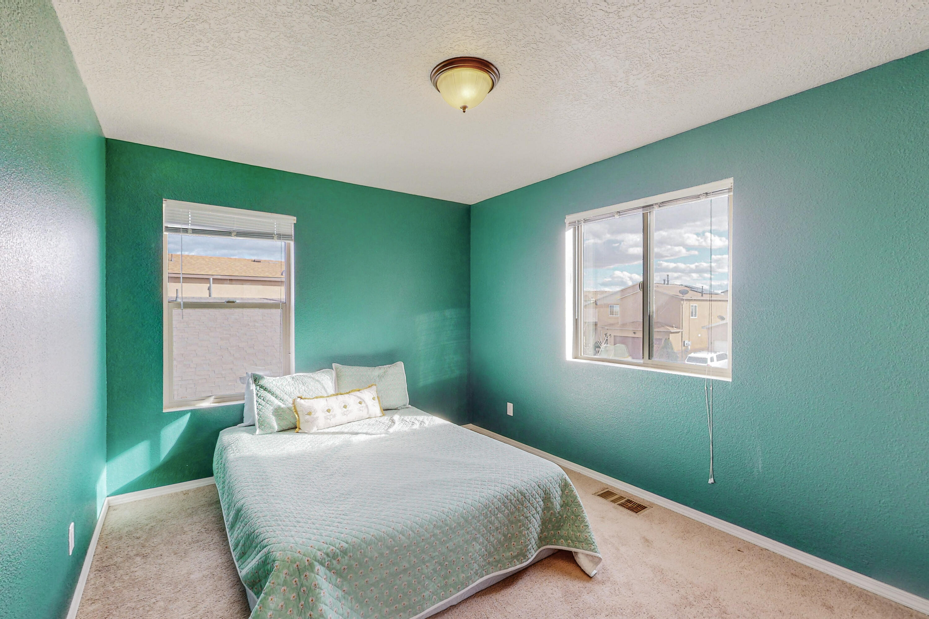 2749 WILDER Loop NE