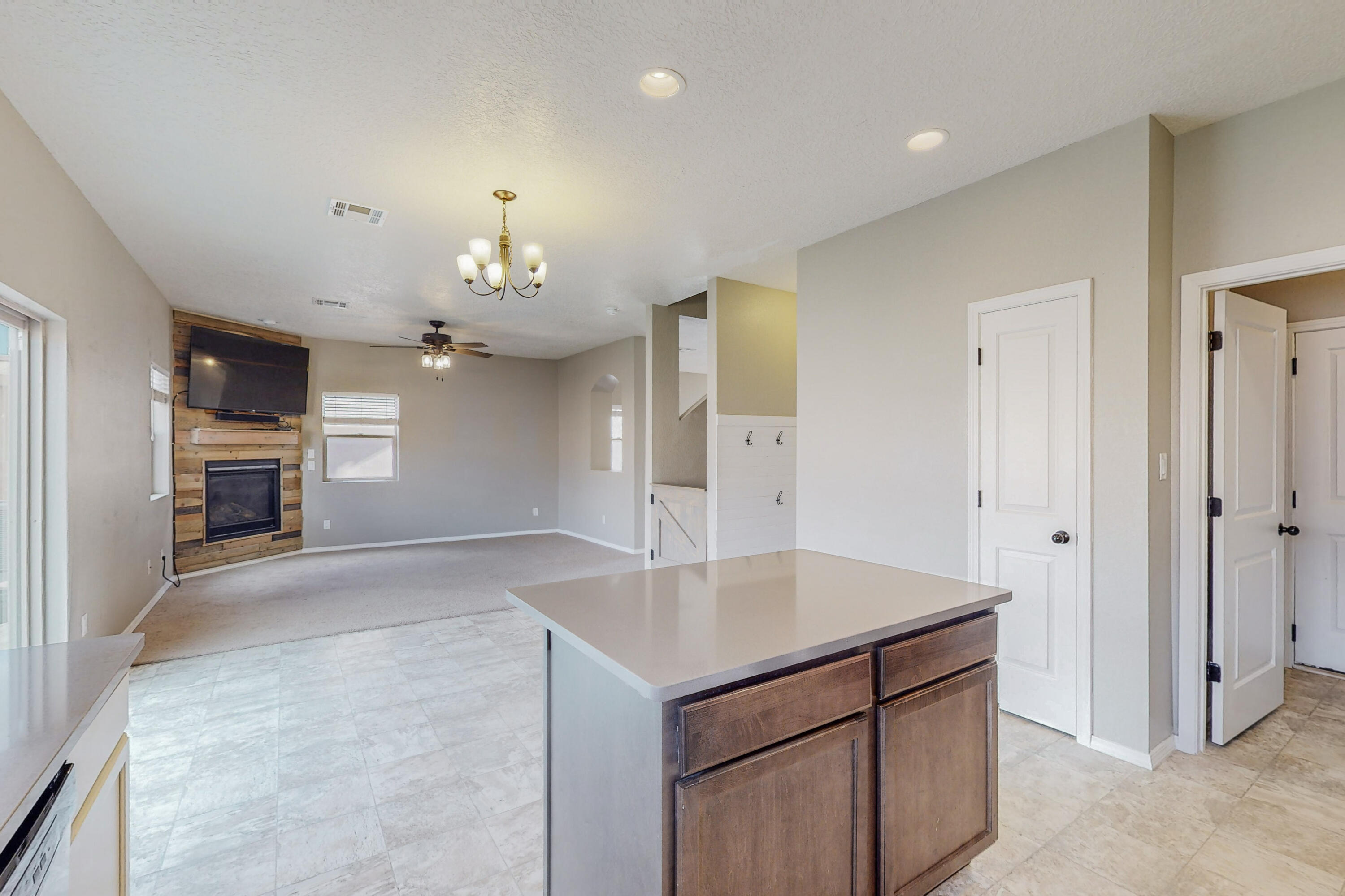 2749 WILDER Loop NE