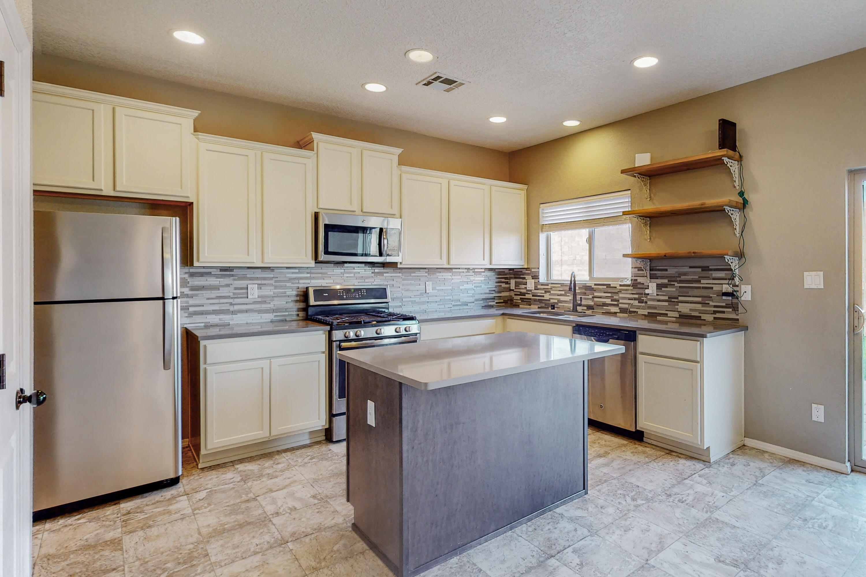 2749 WILDER Loop NE
