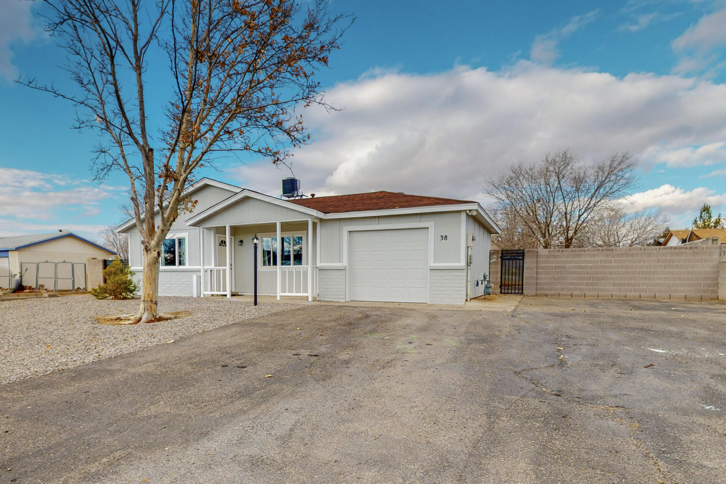38 SOMMERSET Drive SE