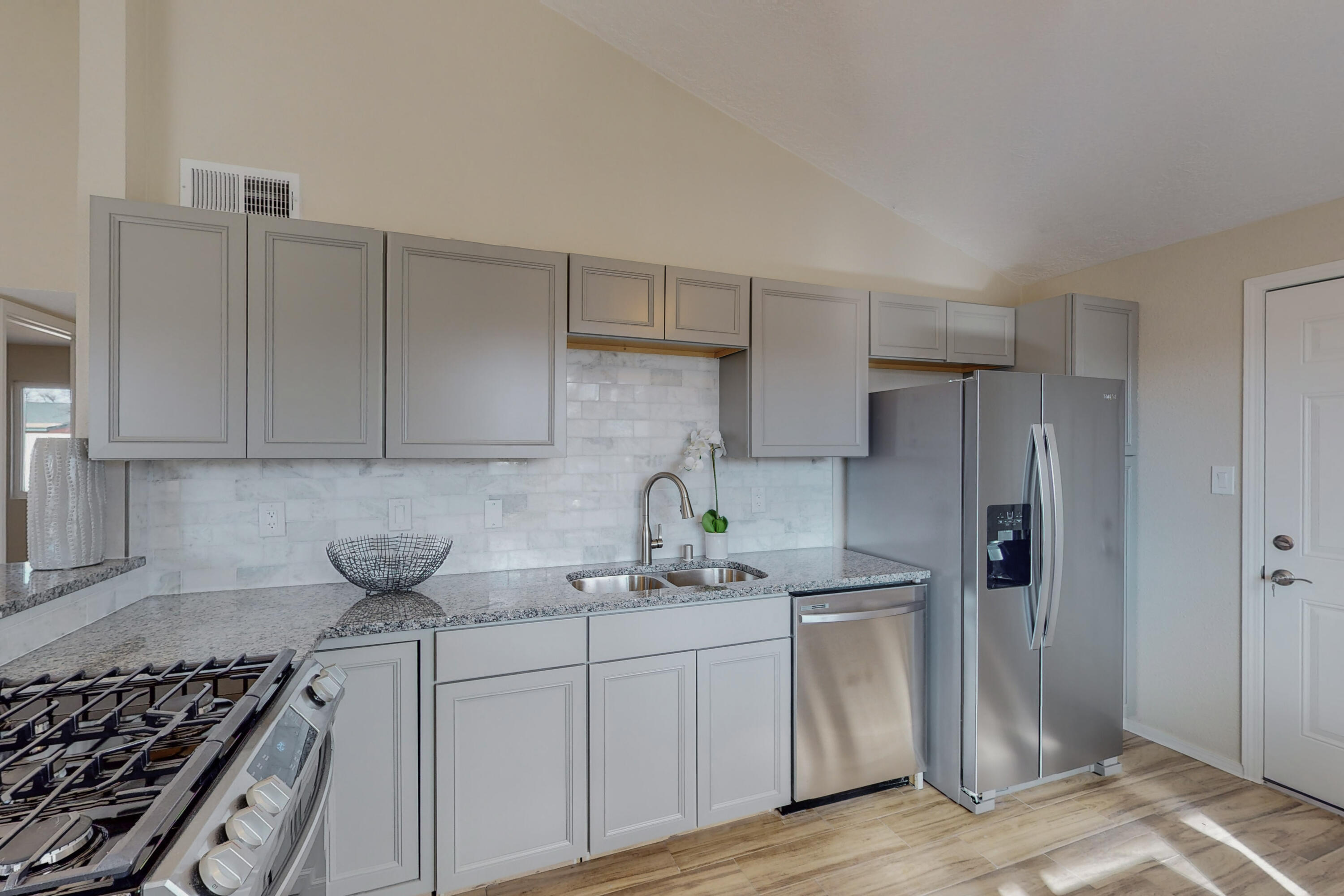 38 SOMMERSET Drive SE