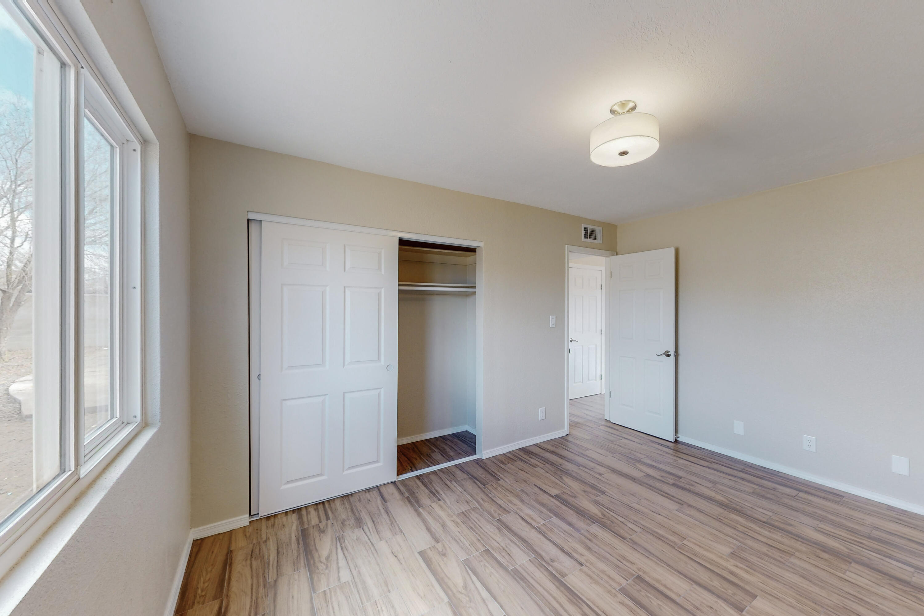 38 SOMMERSET Drive SE