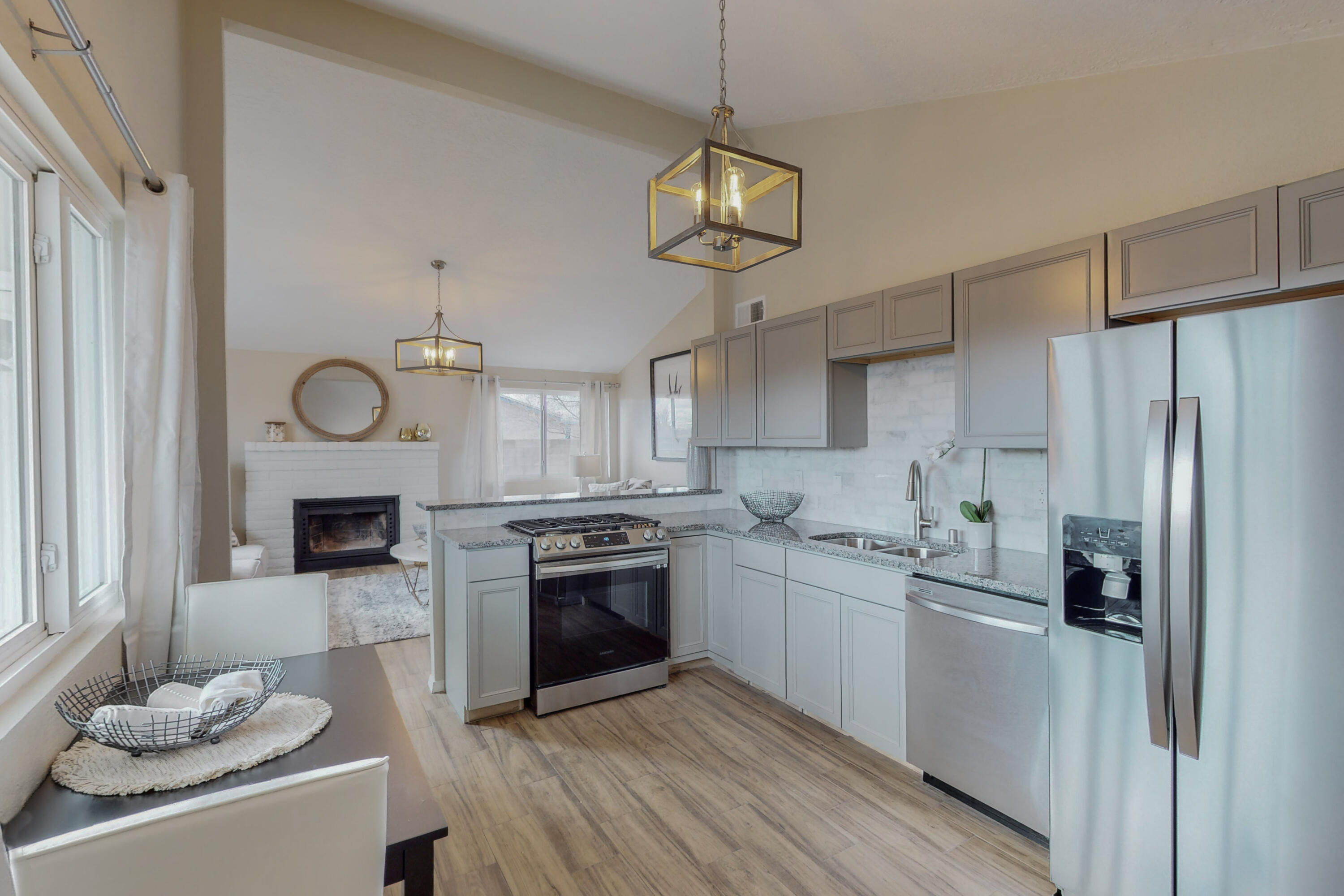 38 SOMMERSET Drive SE