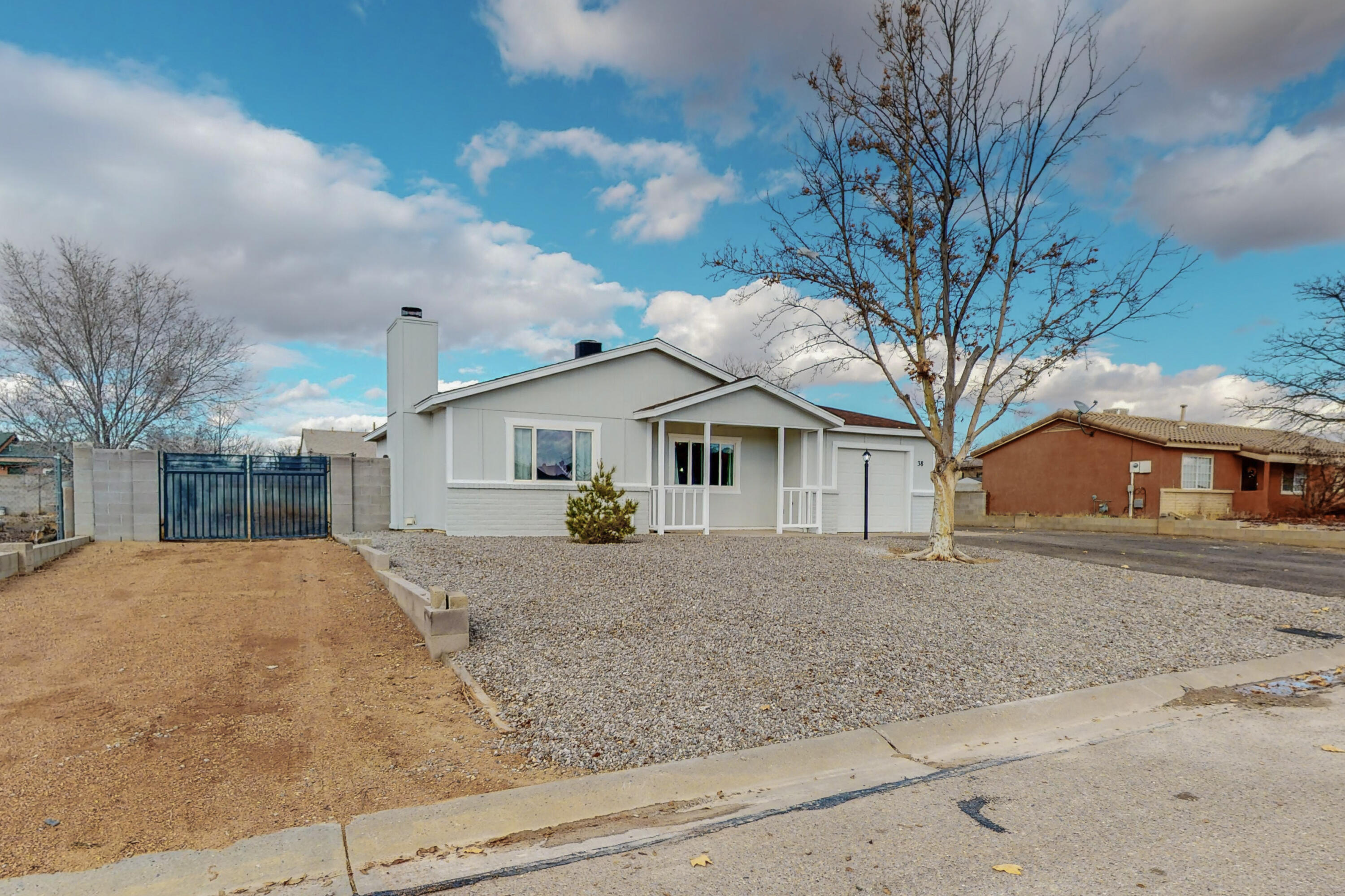 38 SOMMERSET Drive SE