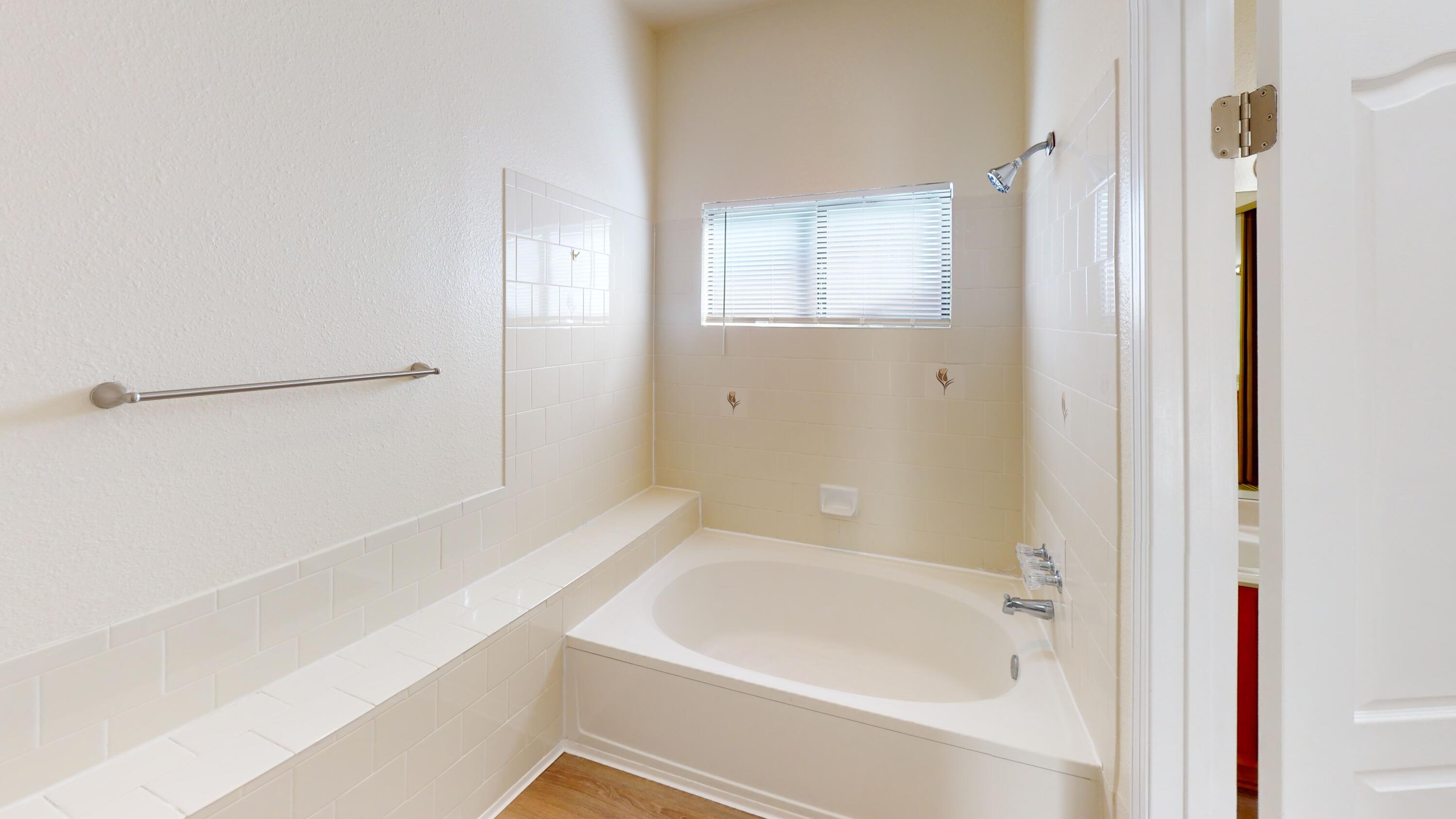 6512 SANDIA VISTA Place NE