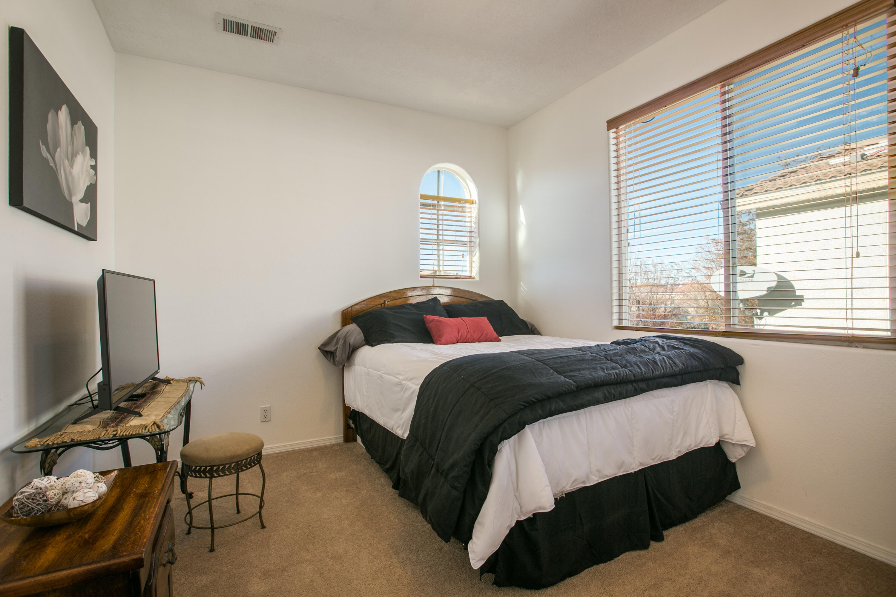 10902 SANDMAN Drive NW
