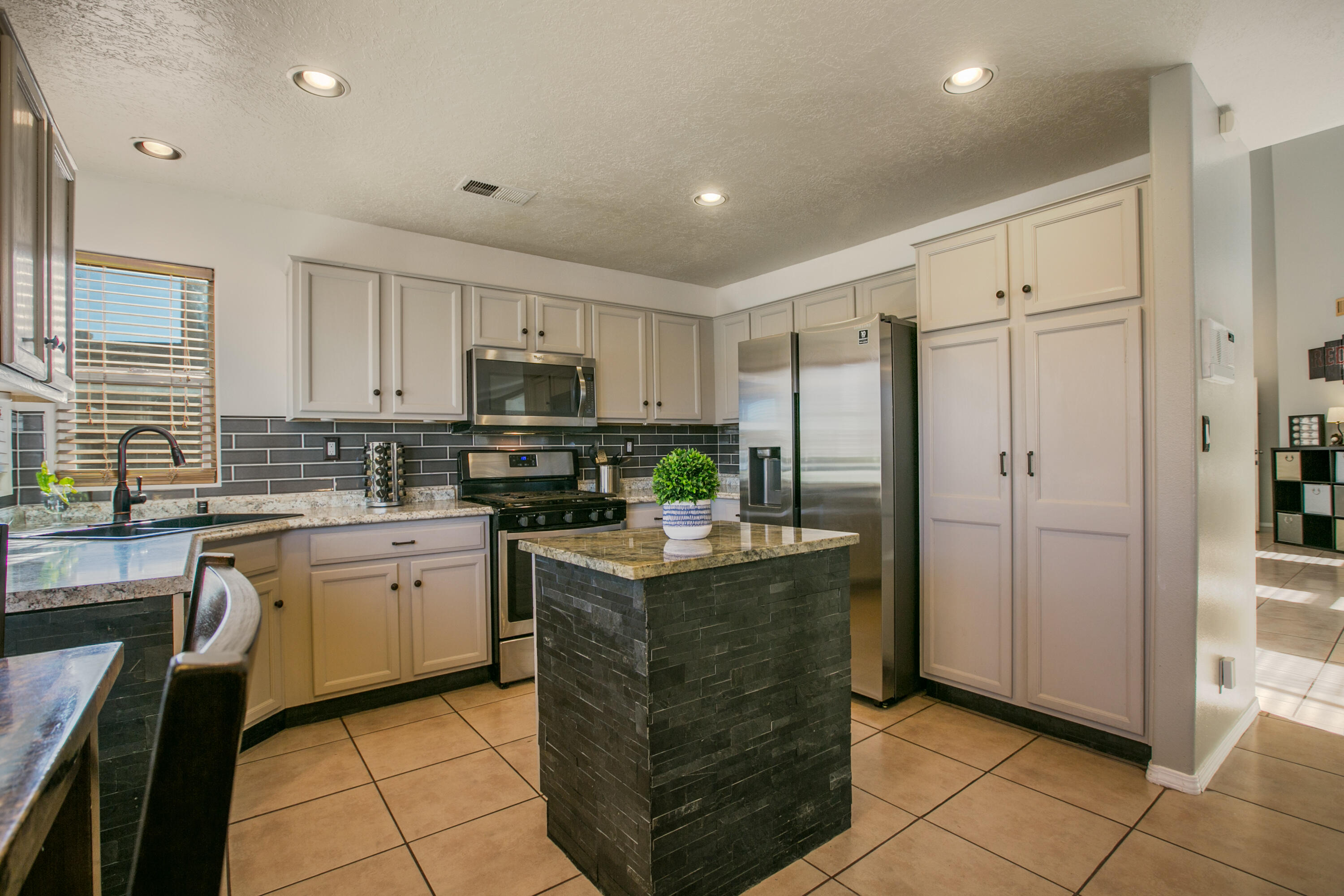 10902 SANDMAN Drive NW