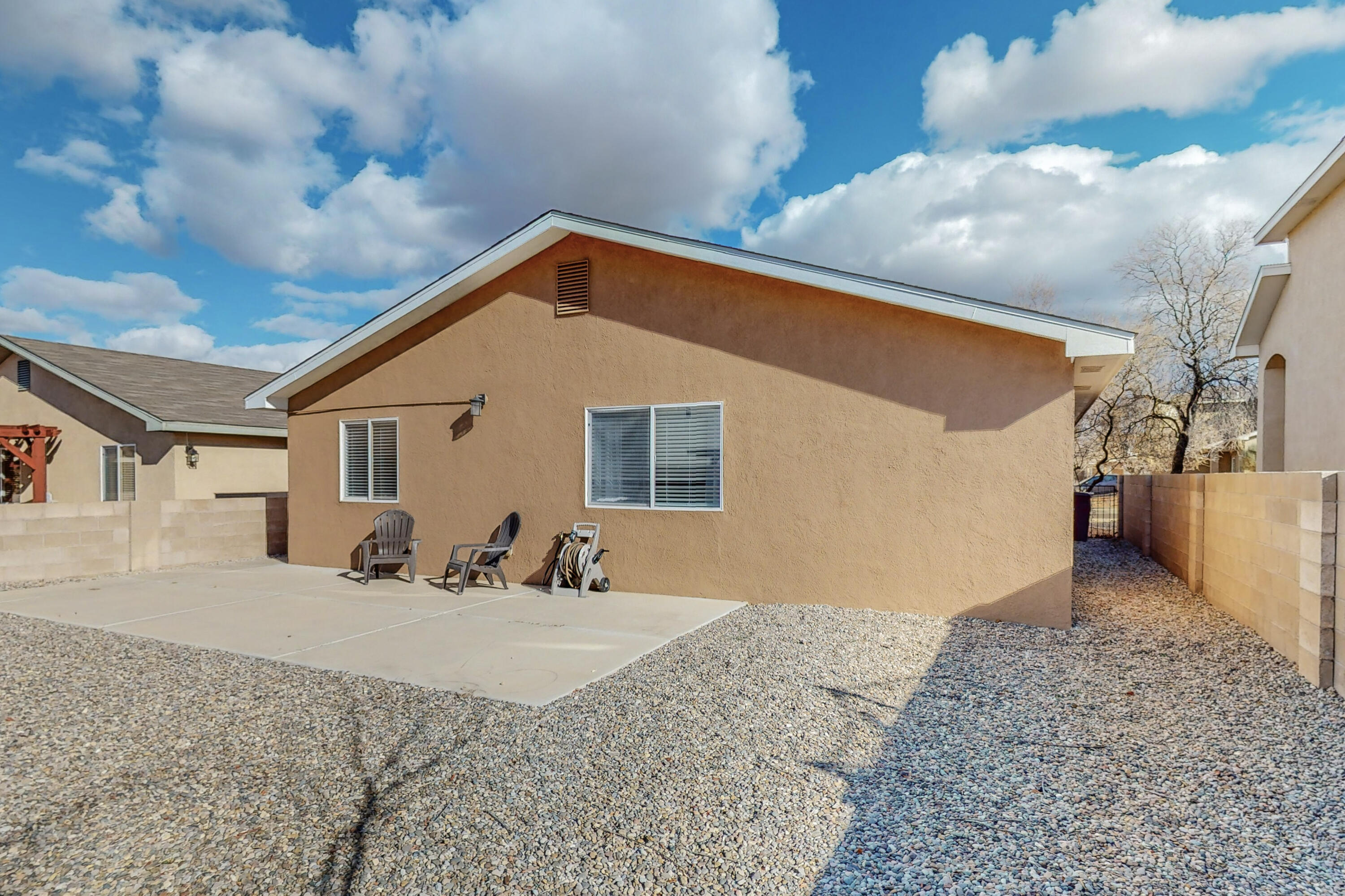 10423 COUNTRY MANOR Place NW