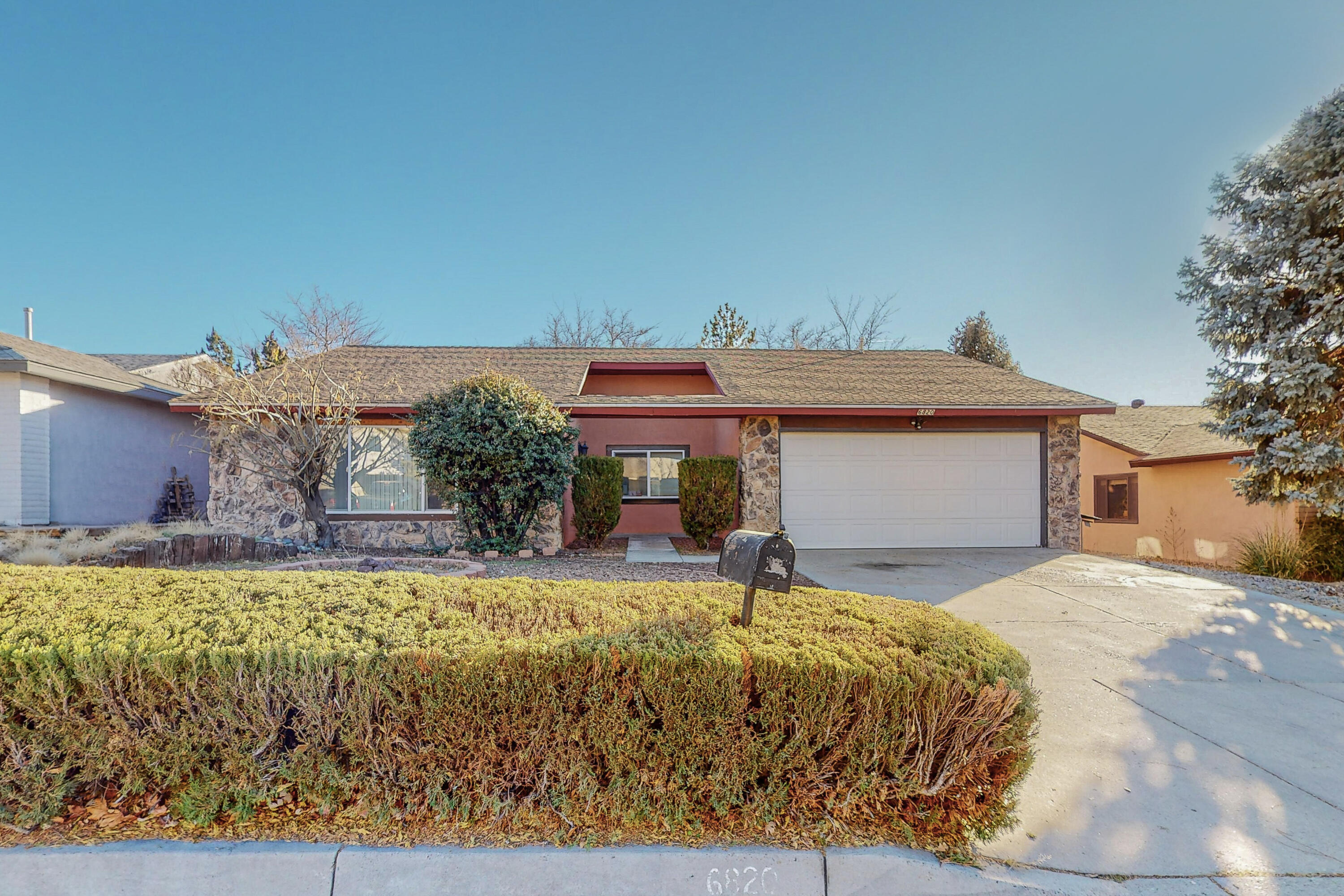 6820 VIVIAN Drive NE