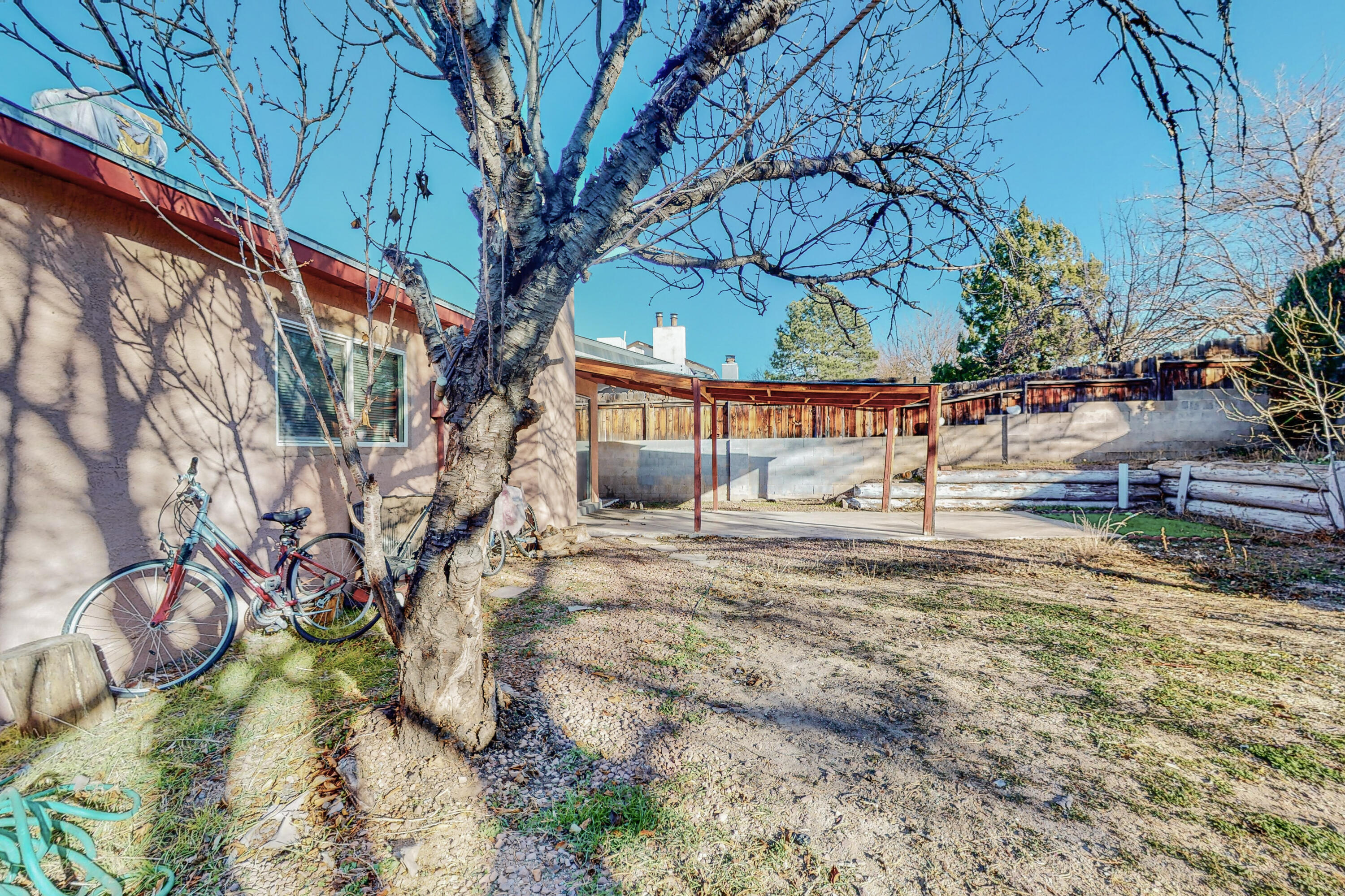 6820 VIVIAN Drive NE