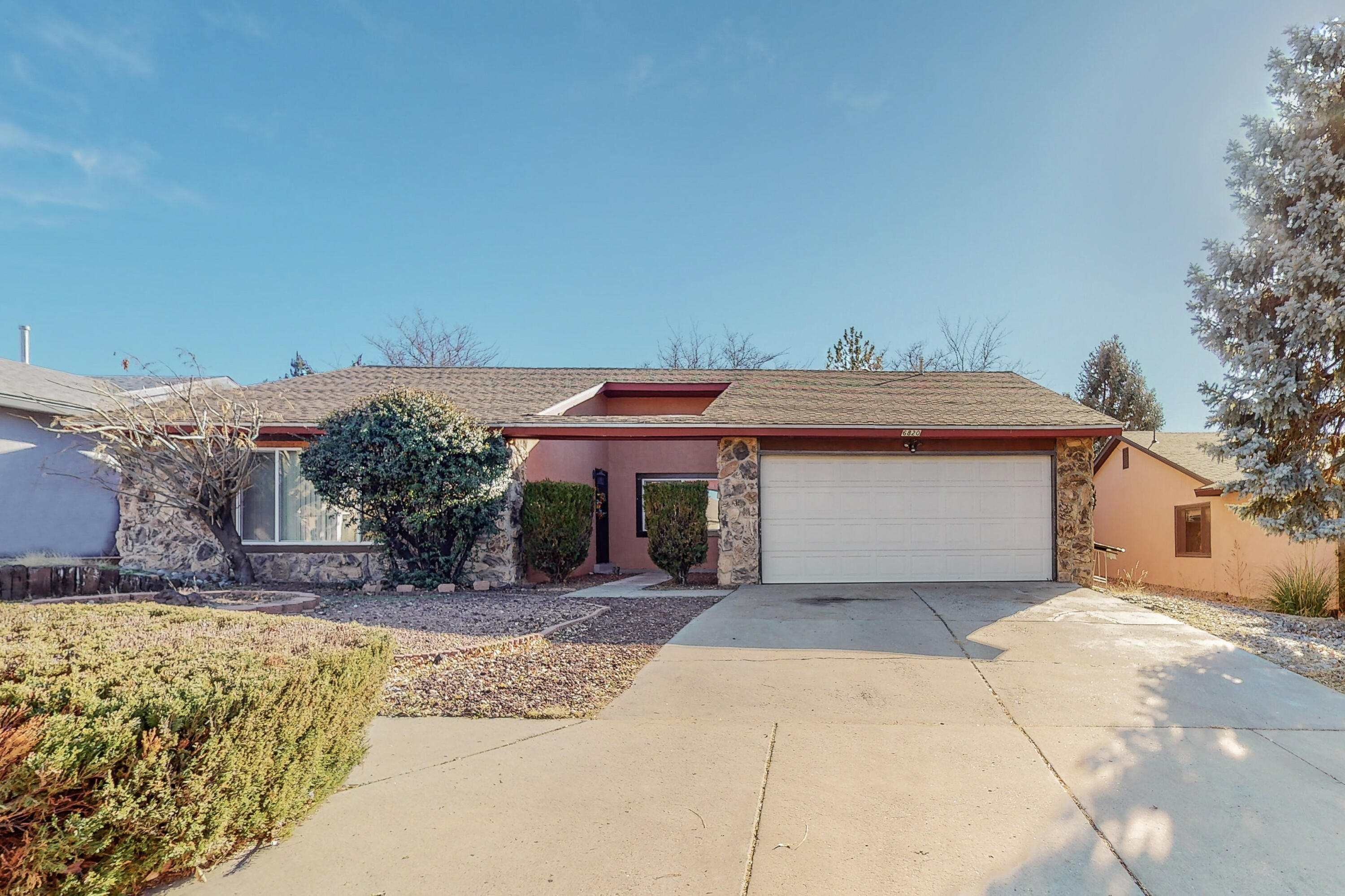 6820 VIVIAN Drive NE