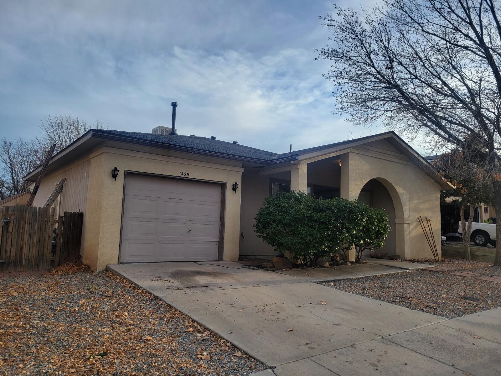 1439 GOLDEN EYE Loop NE
